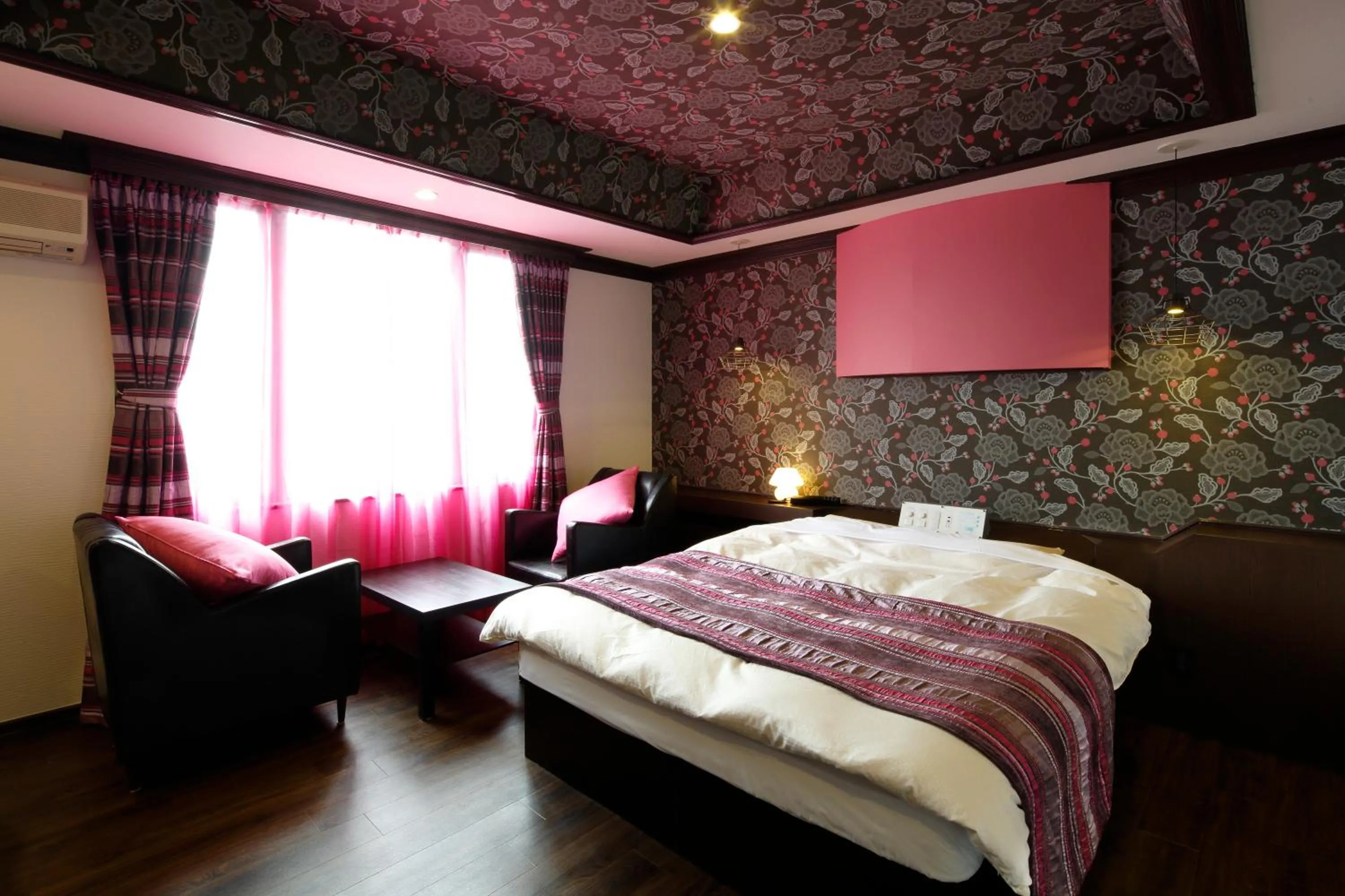 Bed in Hotel Sunset (Adult Only)