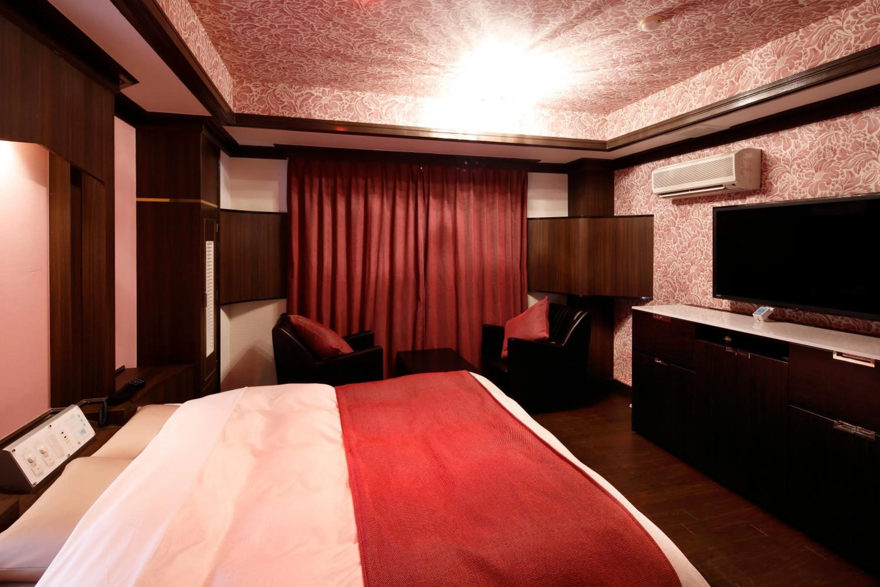 Bed in Hotel Sunset (Adult Only)