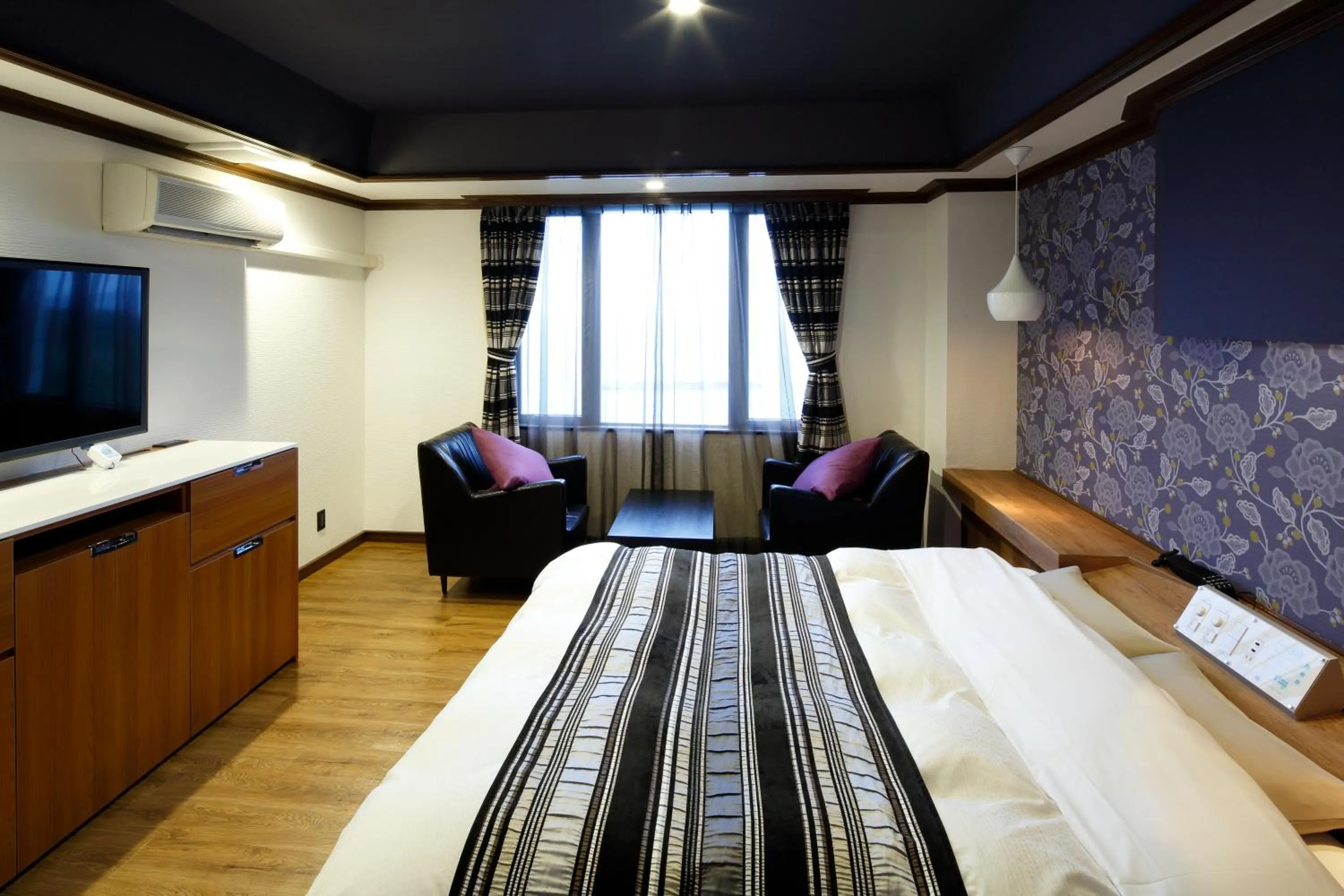 Bed in Hotel Sunset (Adult Only)