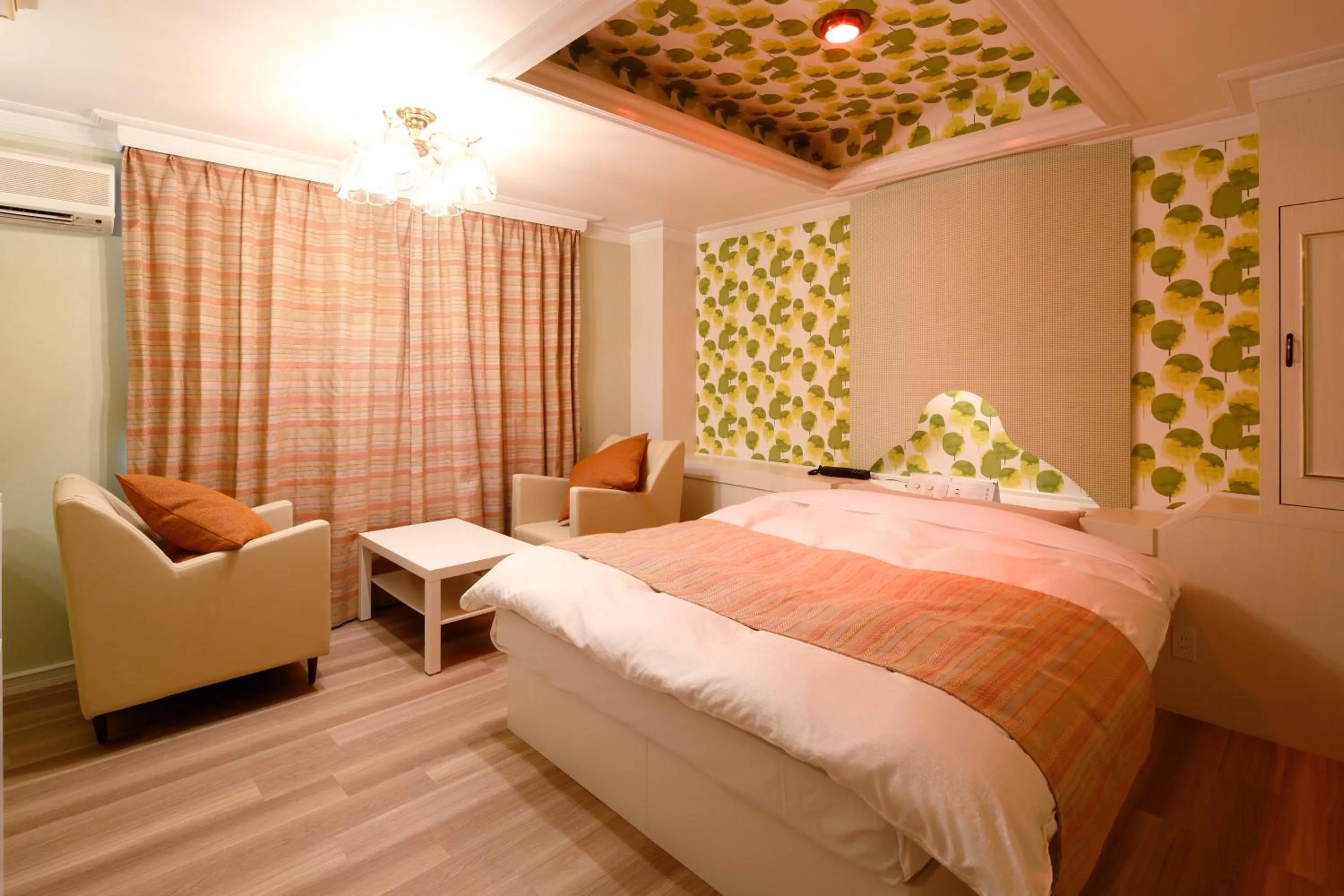 Bed in Hotel Sunset (Adult Only)