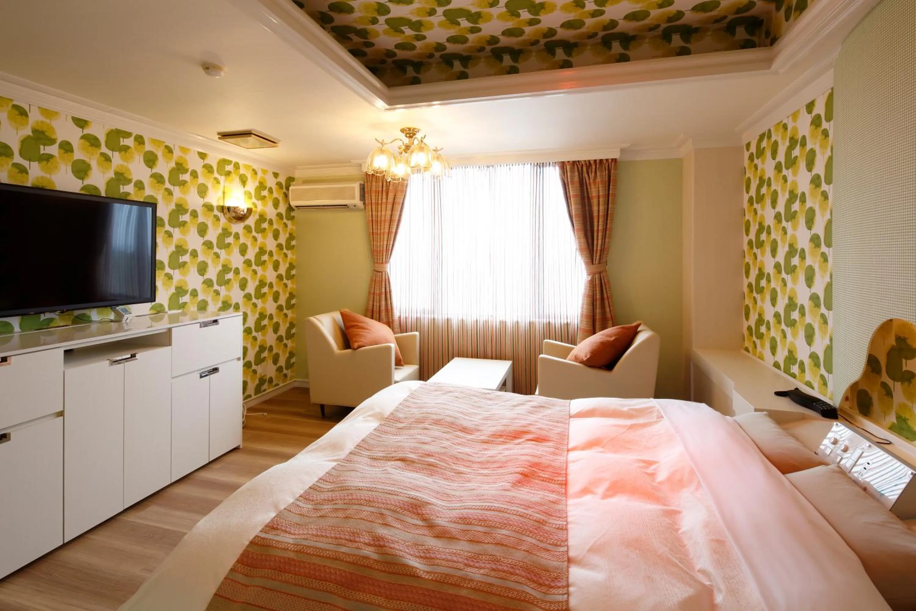 Bed in Hotel Sunset (Adult Only)