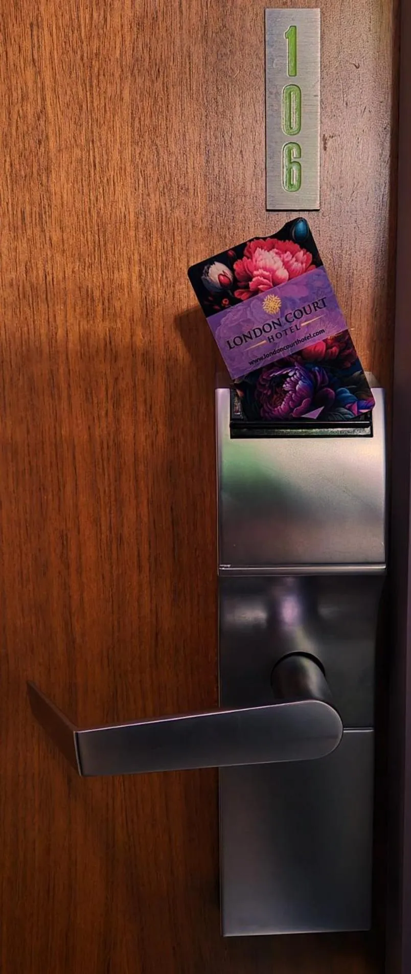 locker in London Court Hotel