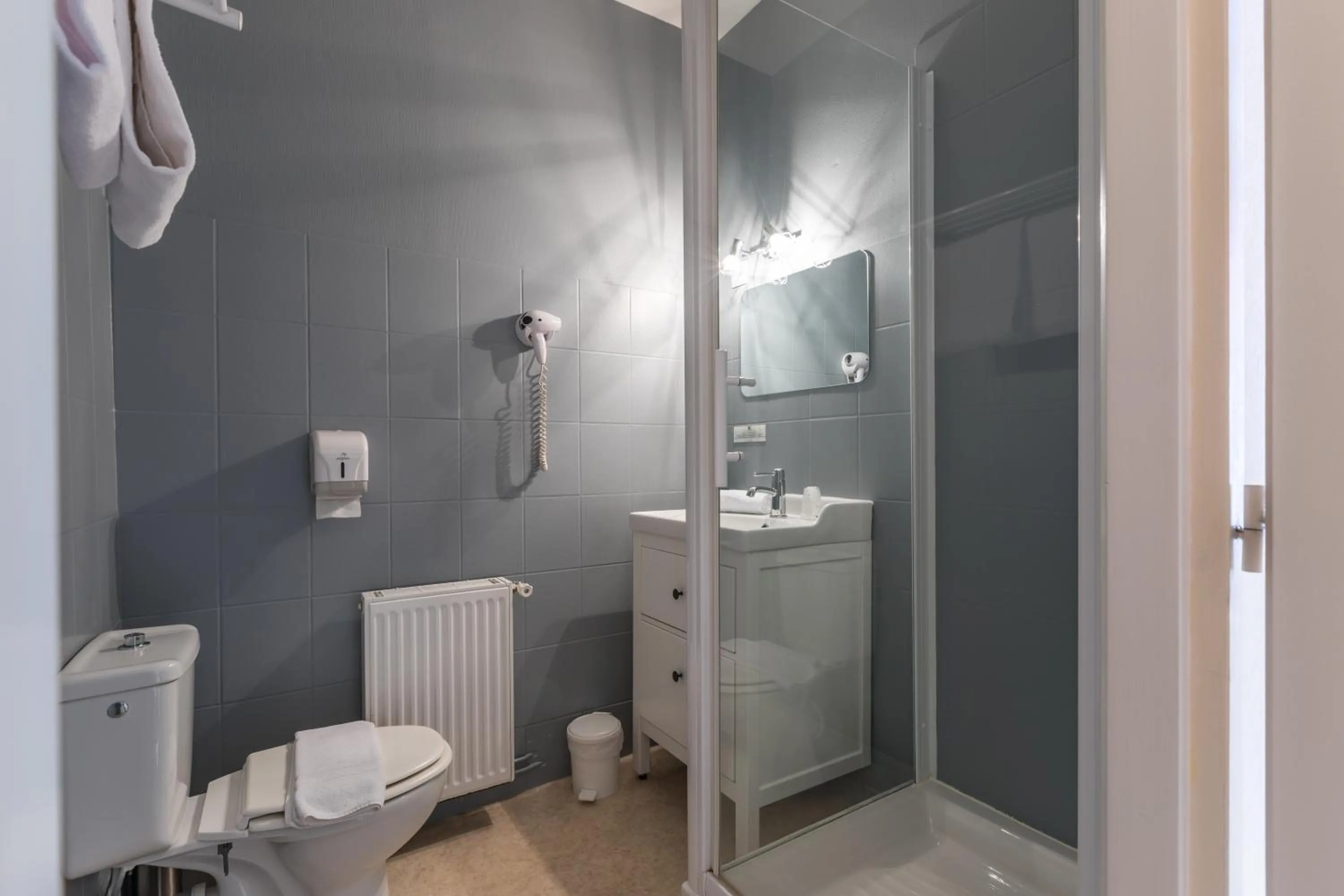Bathroom in Logis Hôtel Lafayette Rochefort France