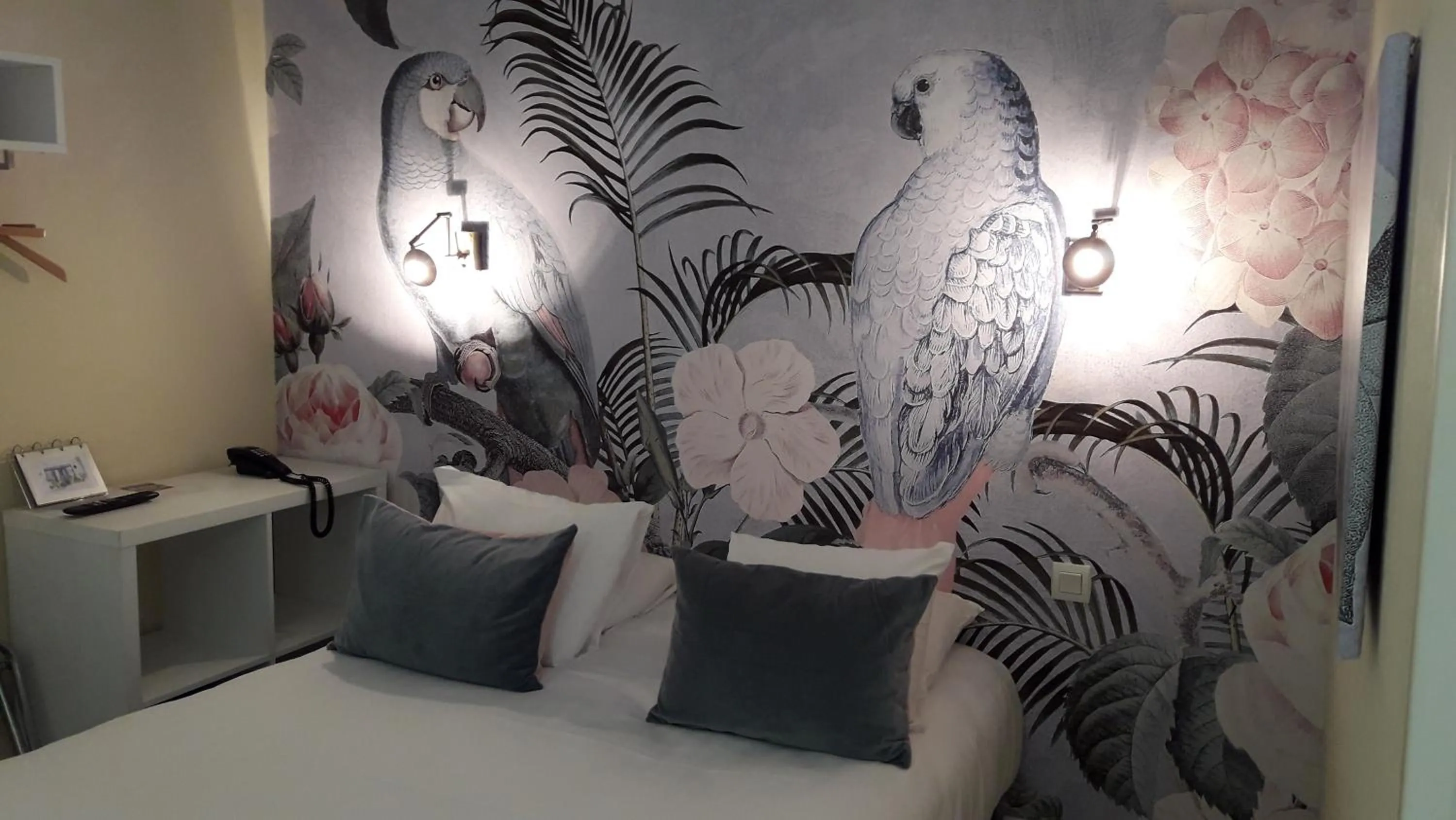 Bed in Logis Hôtel Lafayette Rochefort France