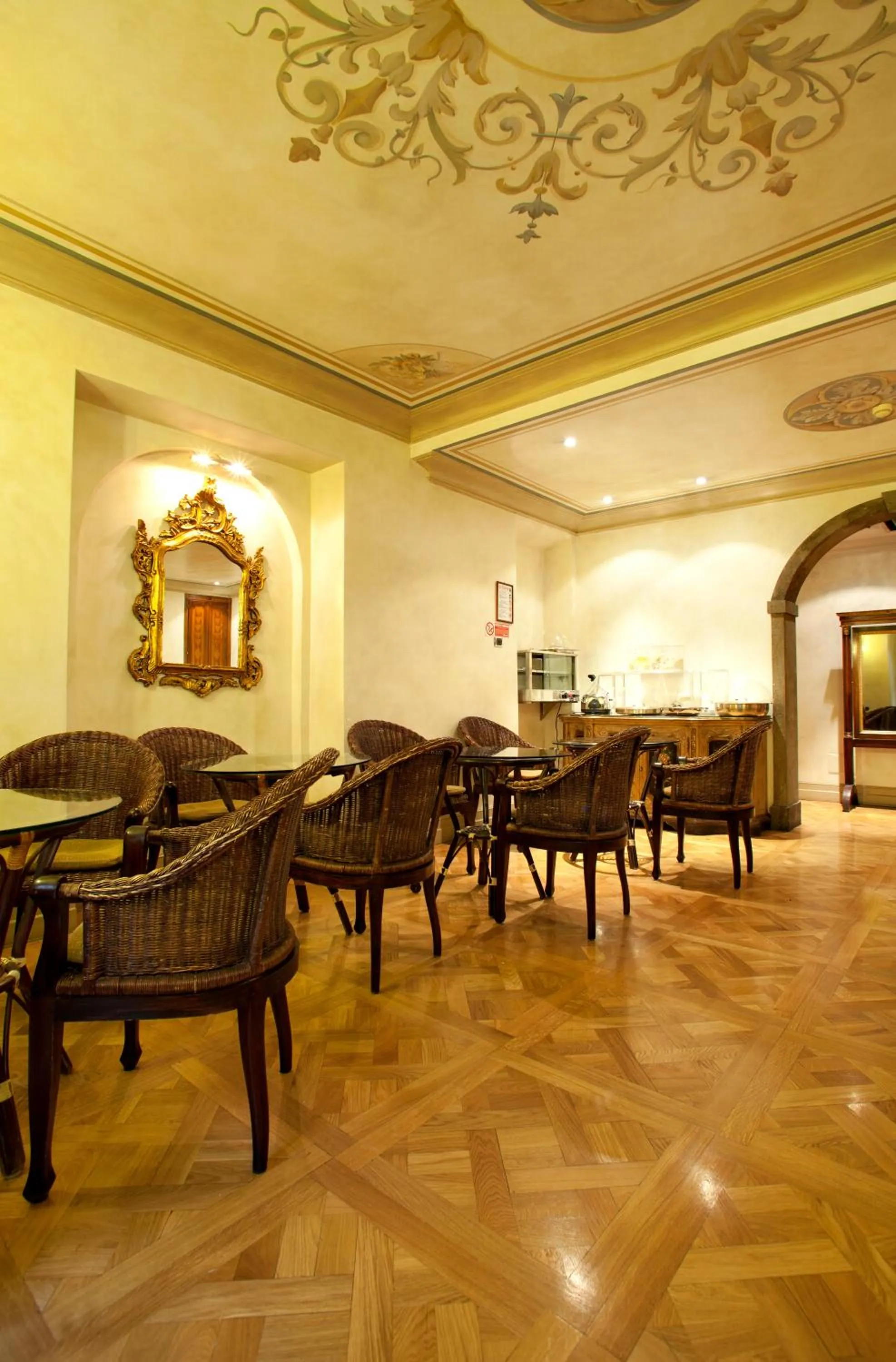 Restaurant/places to eat in Hotel Aventino