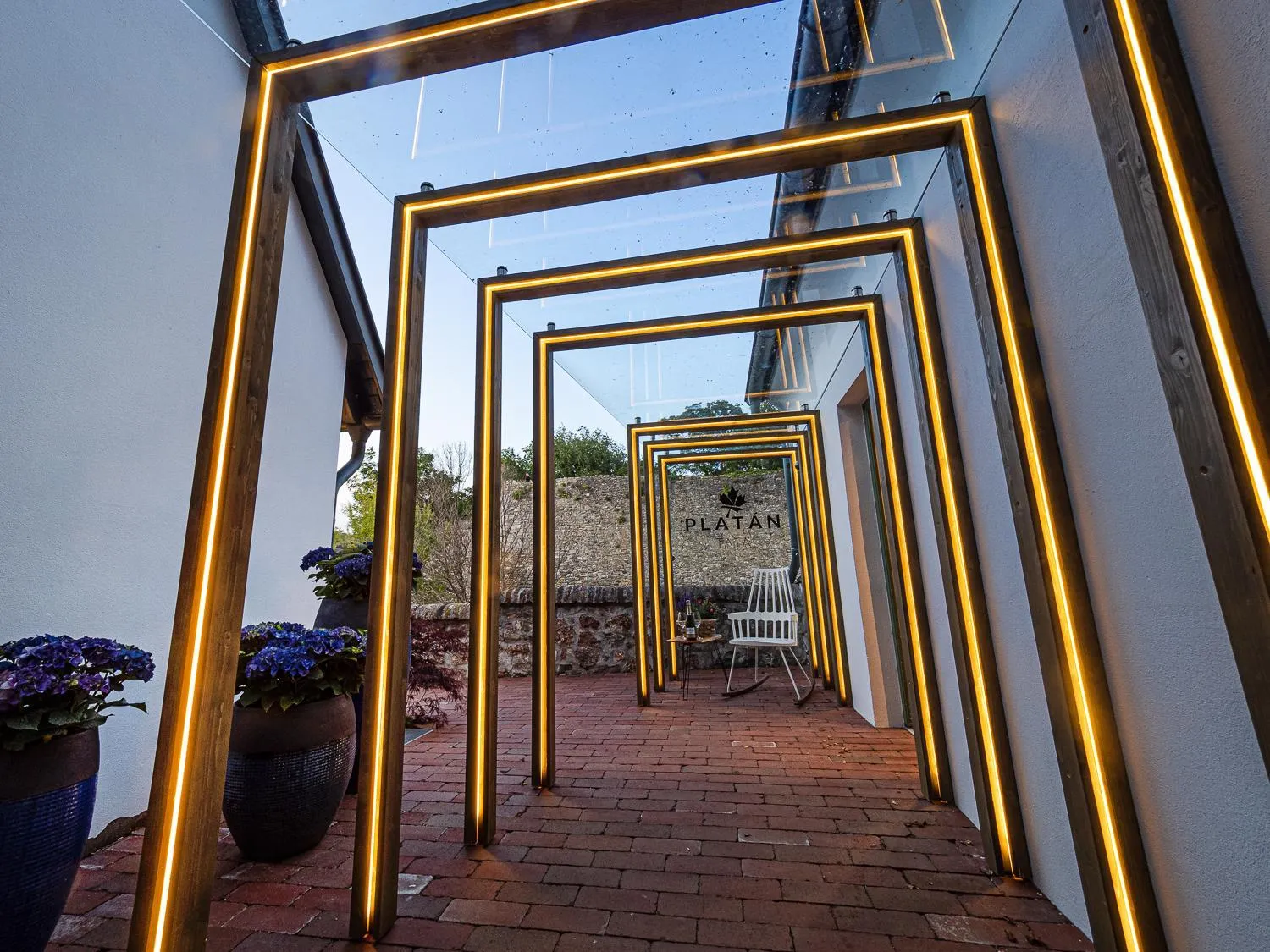Facade/entrance in Platan Udvarhaz
