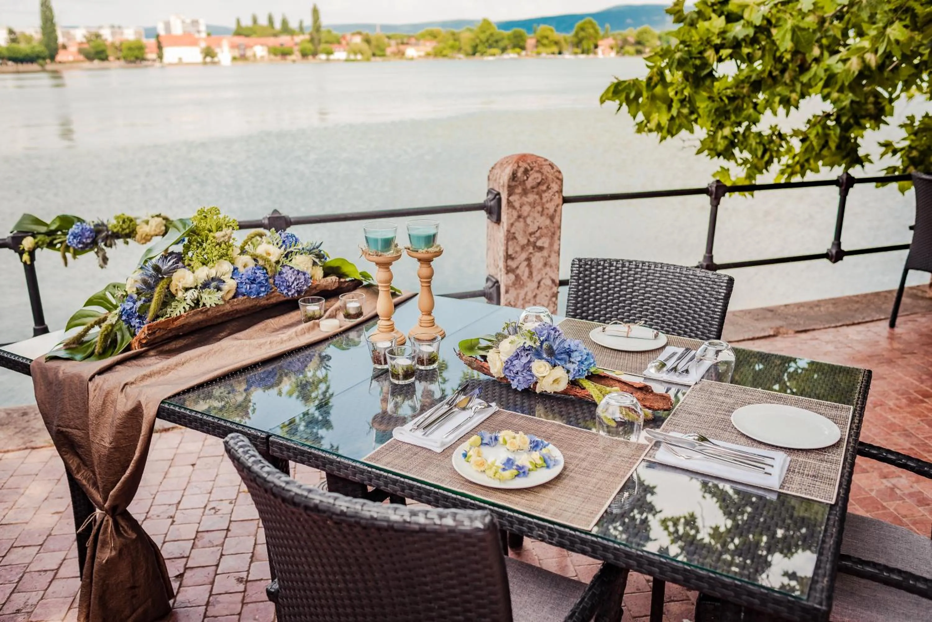 Restaurant/places to eat in Platan Udvarhaz