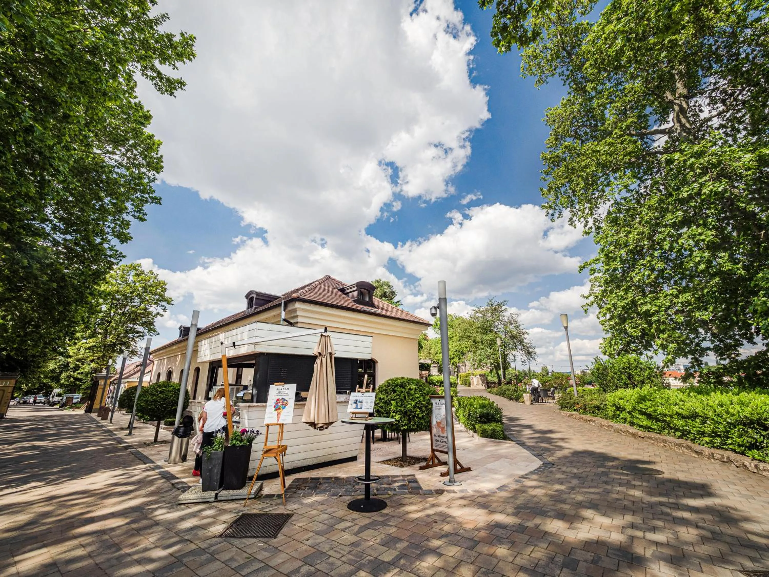 Restaurant/places to eat in Platan Udvarhaz