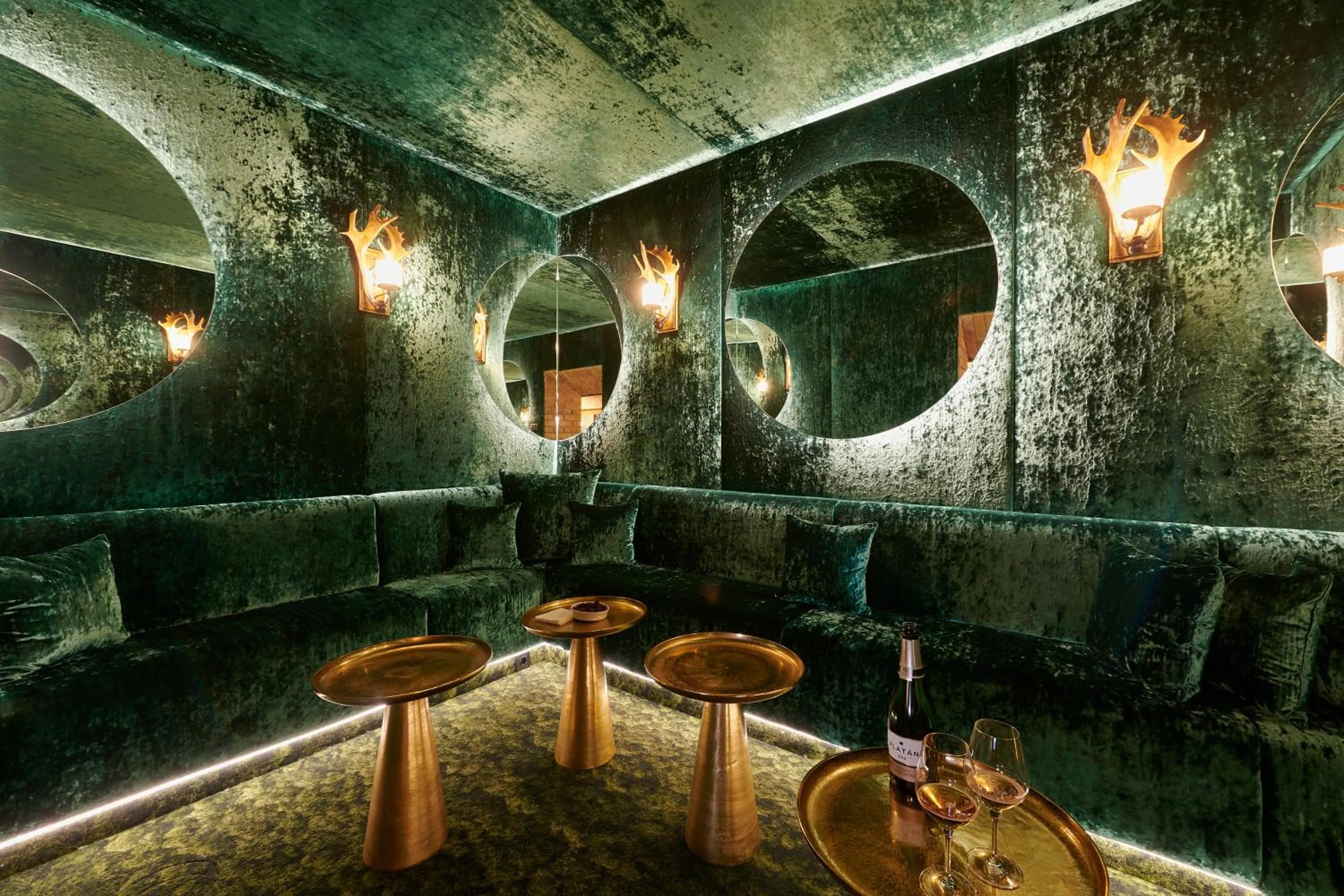 Lounge or bar in Platan Udvarhaz