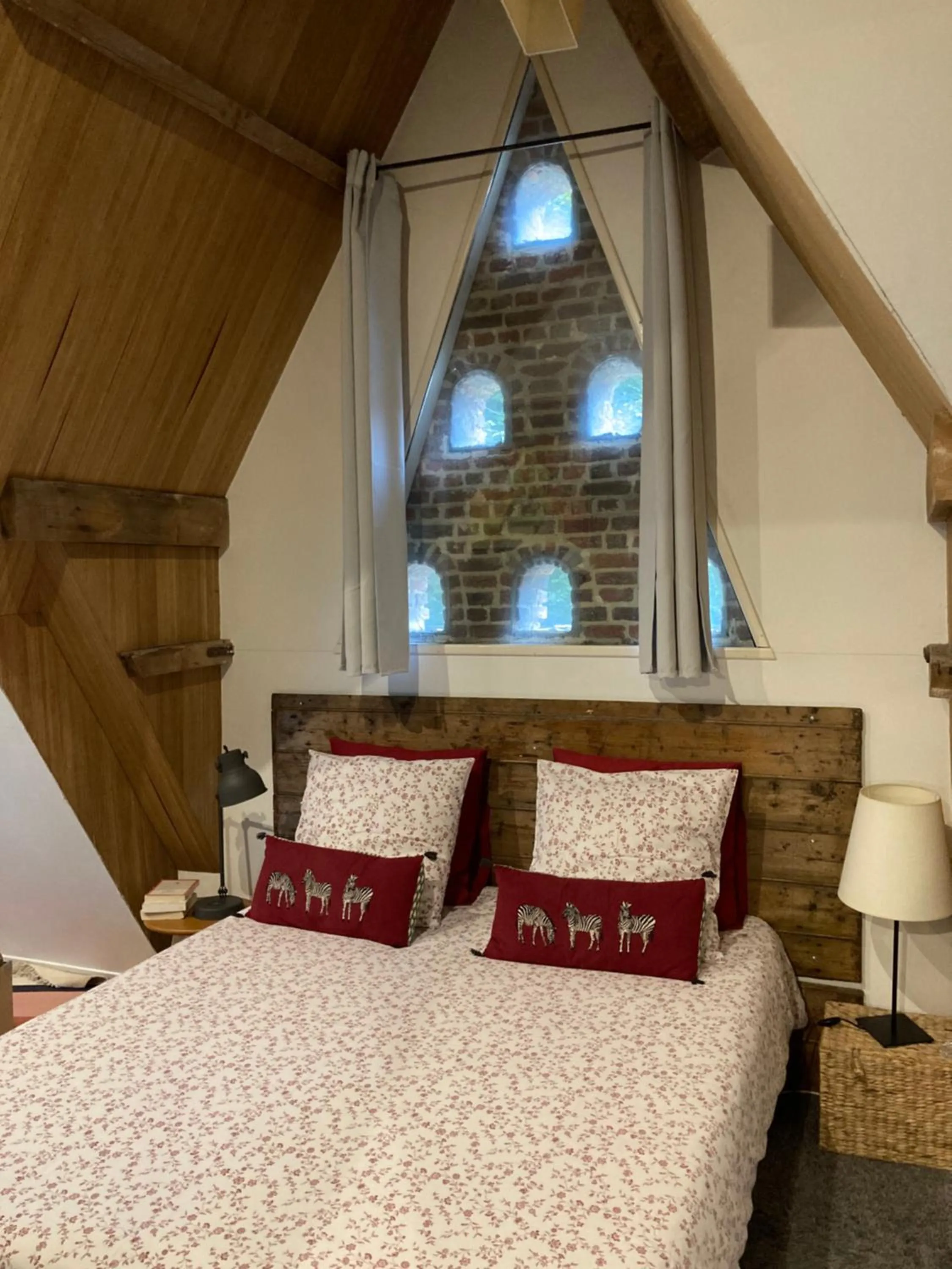 Bed in Le Pigeonnier, maison d'hôtes et Spa