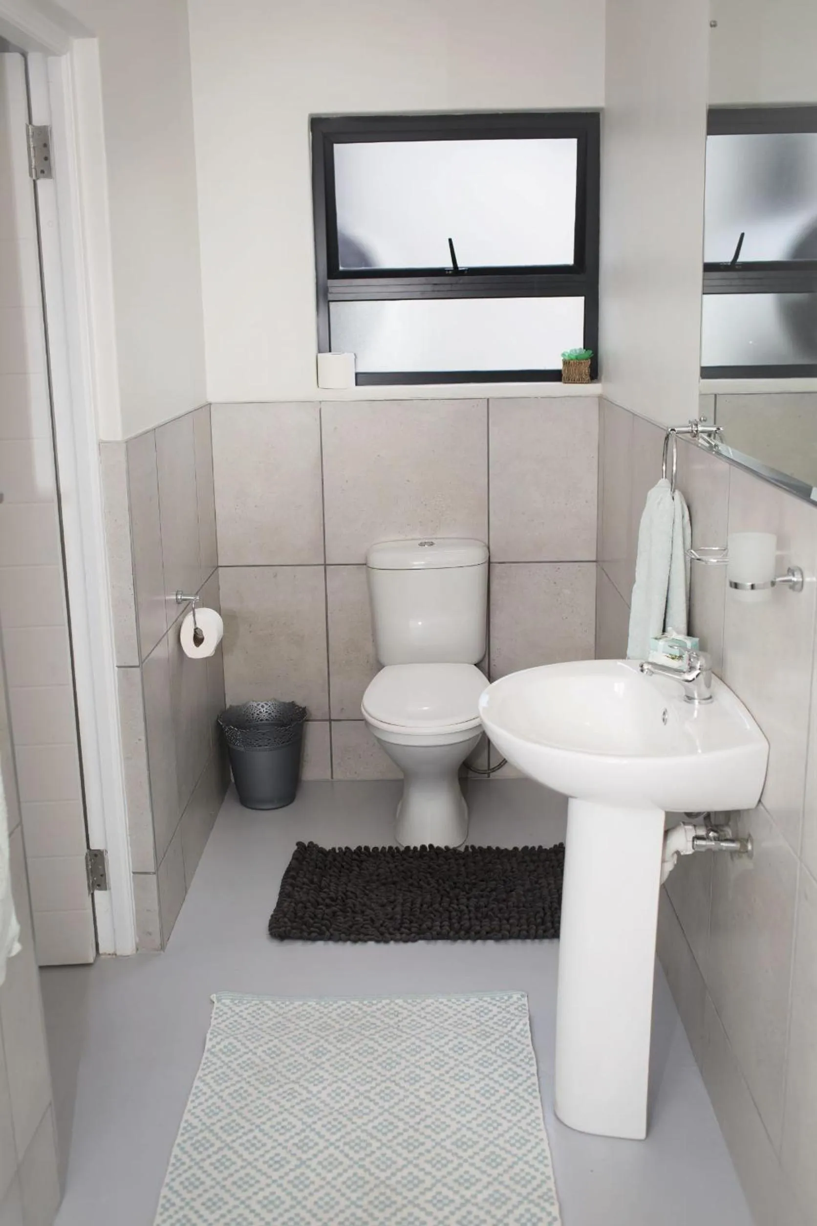 Bathroom in Three Feathers Cottages