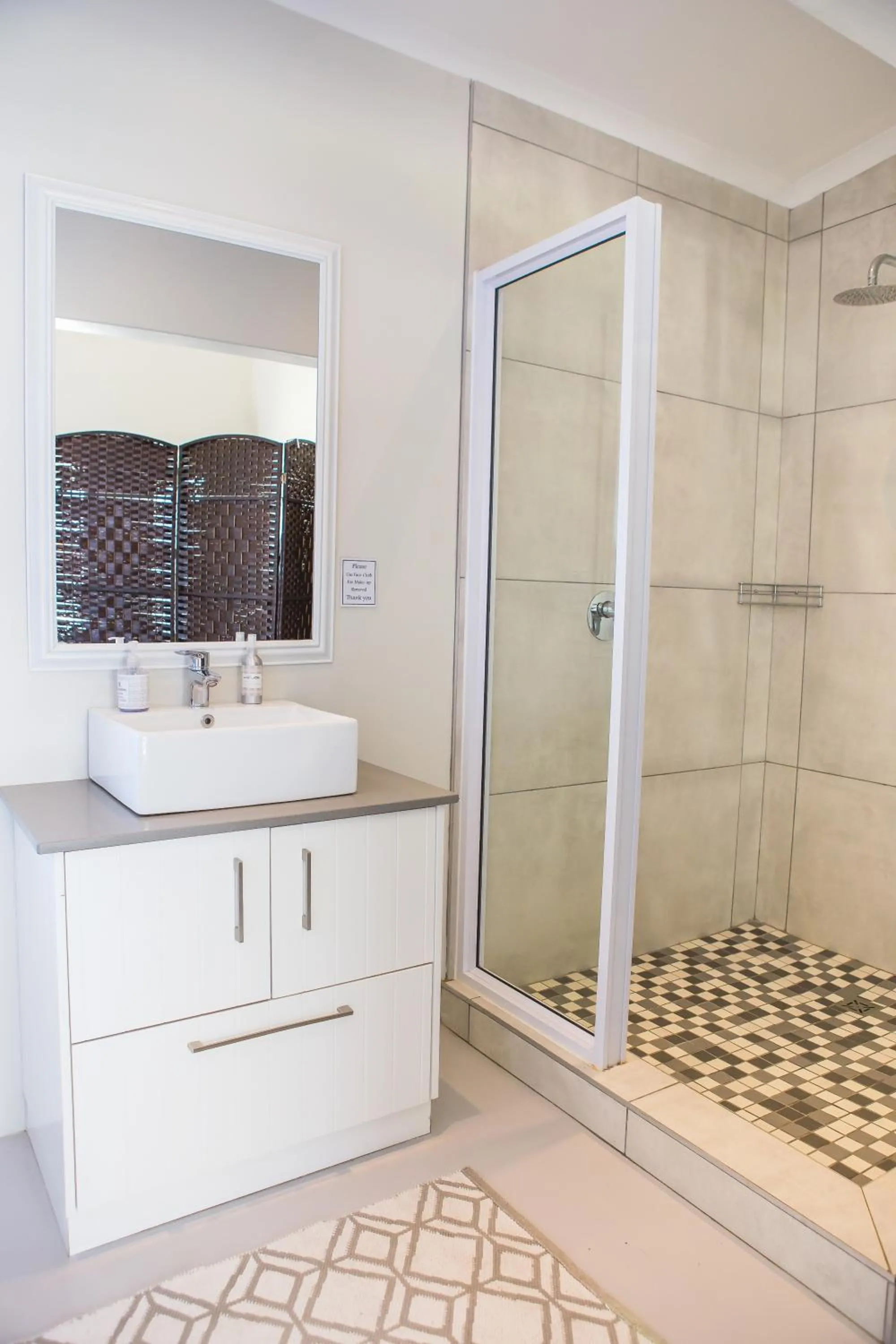 Shower in Three Feathers Cottages