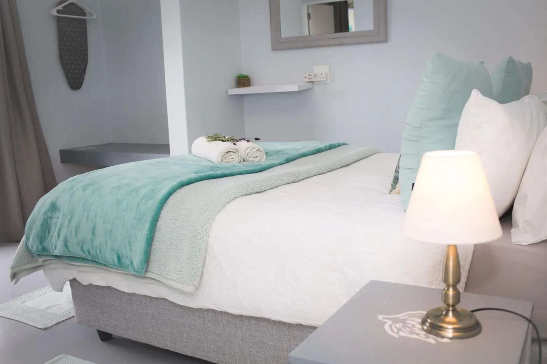 Bed in Three Feathers Cottages