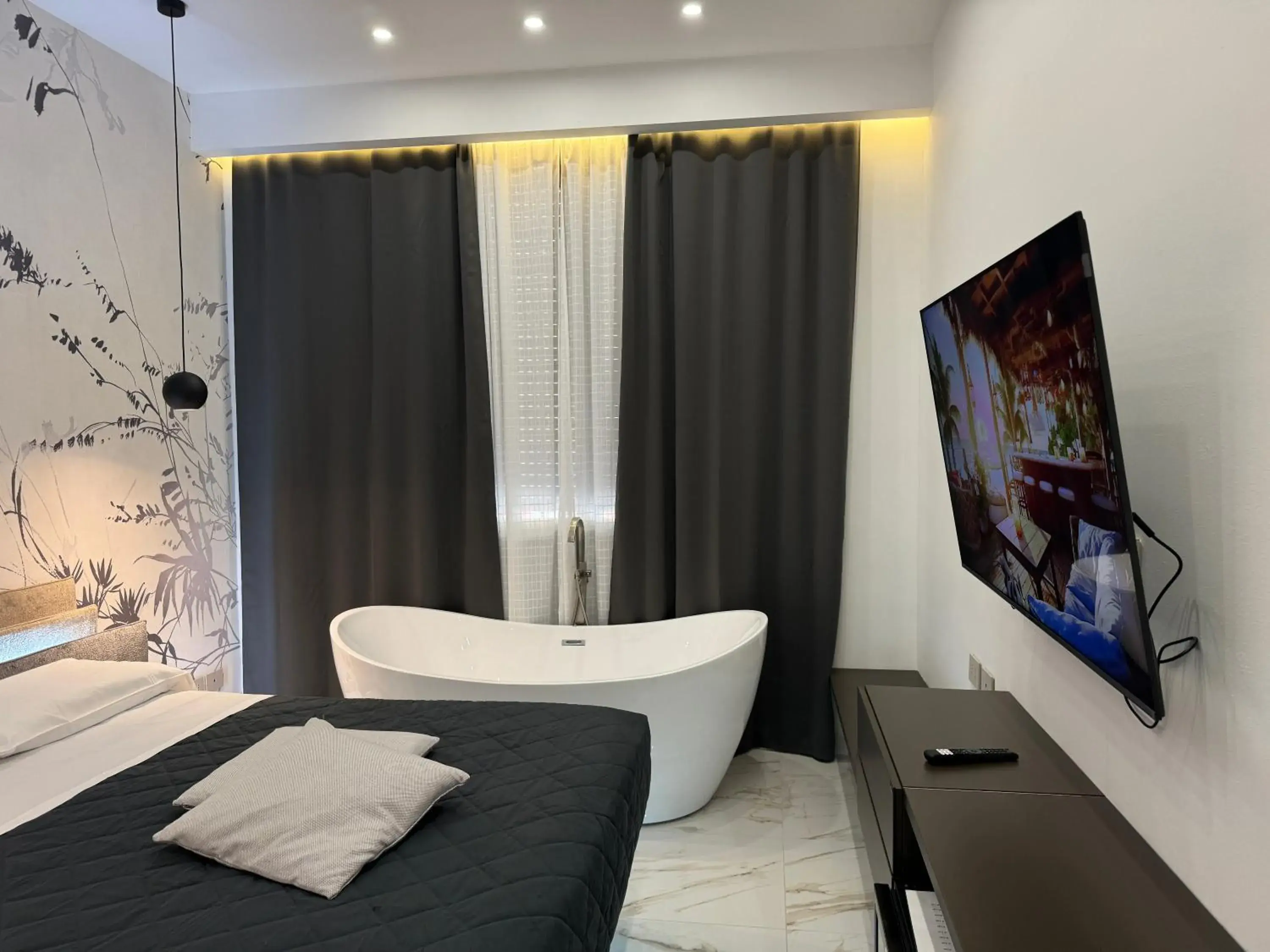 Communal lounge/ TV room, Bed in Relais Stibbert Florence Communal lounge/ TV room, Bed in Relais Stibbert Florence