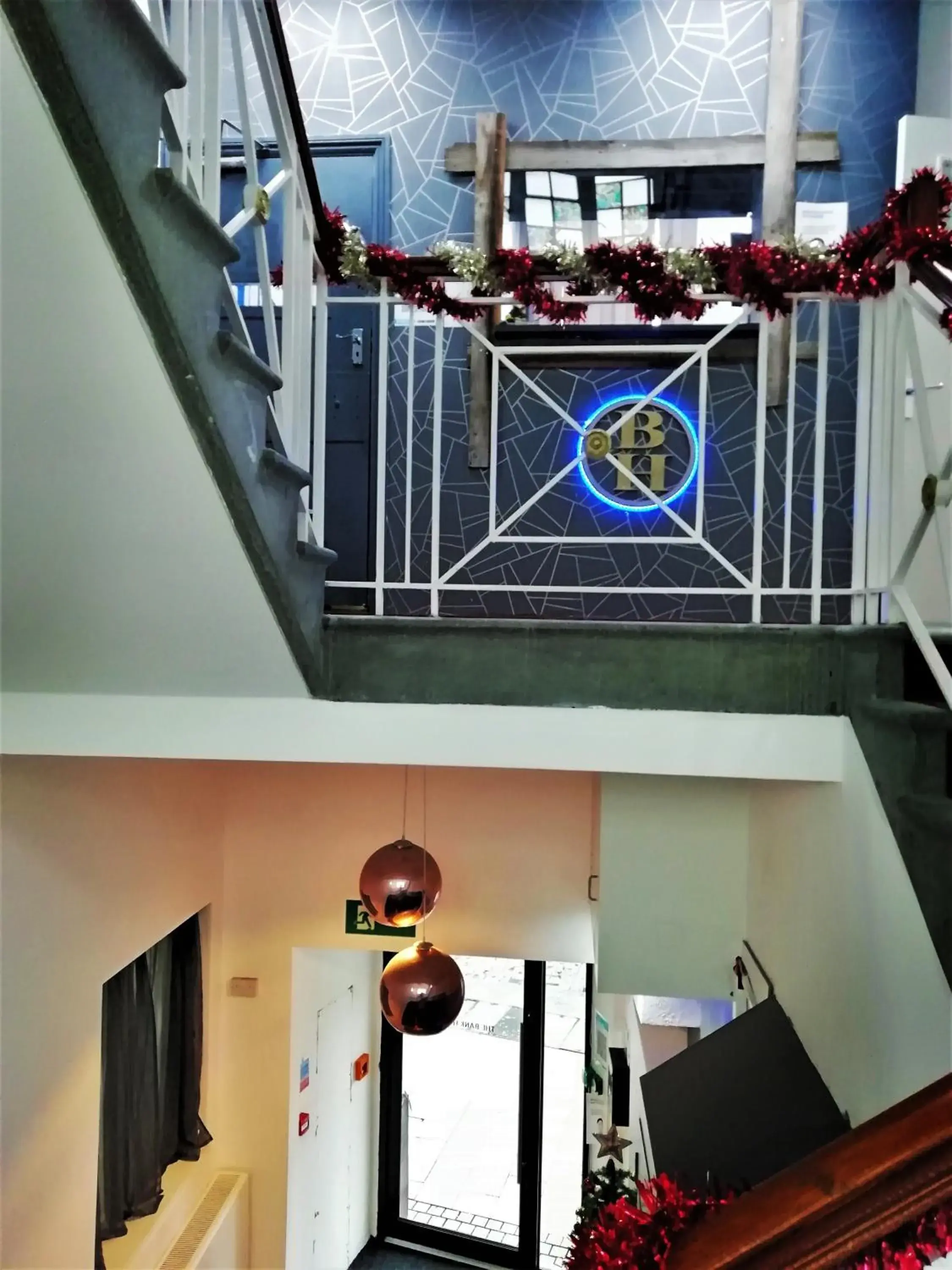 Facade/entrance in The Bank Facade/entrance in The Bank