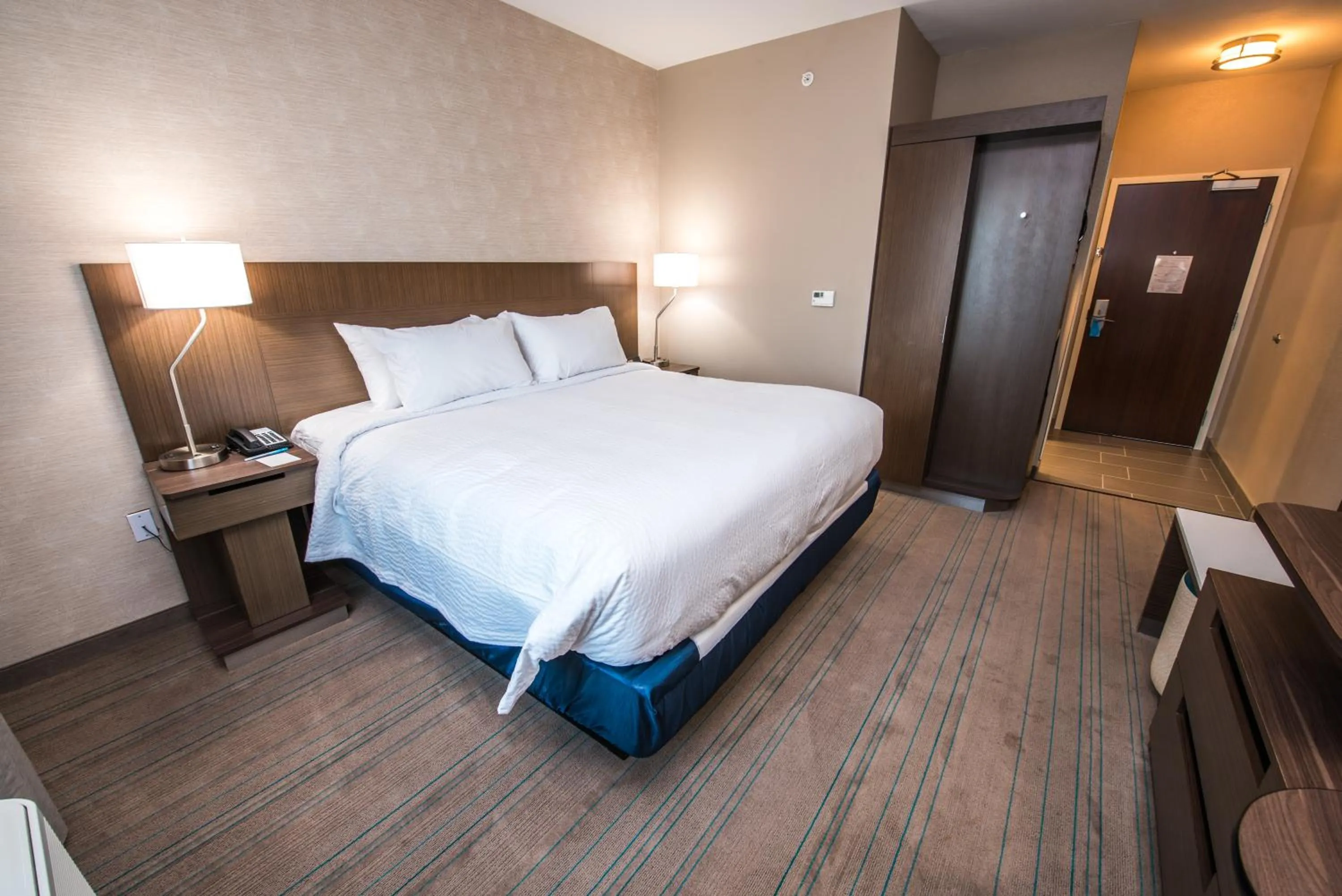Bed in Fairfield Inn & Suites by Marriott Huntsville