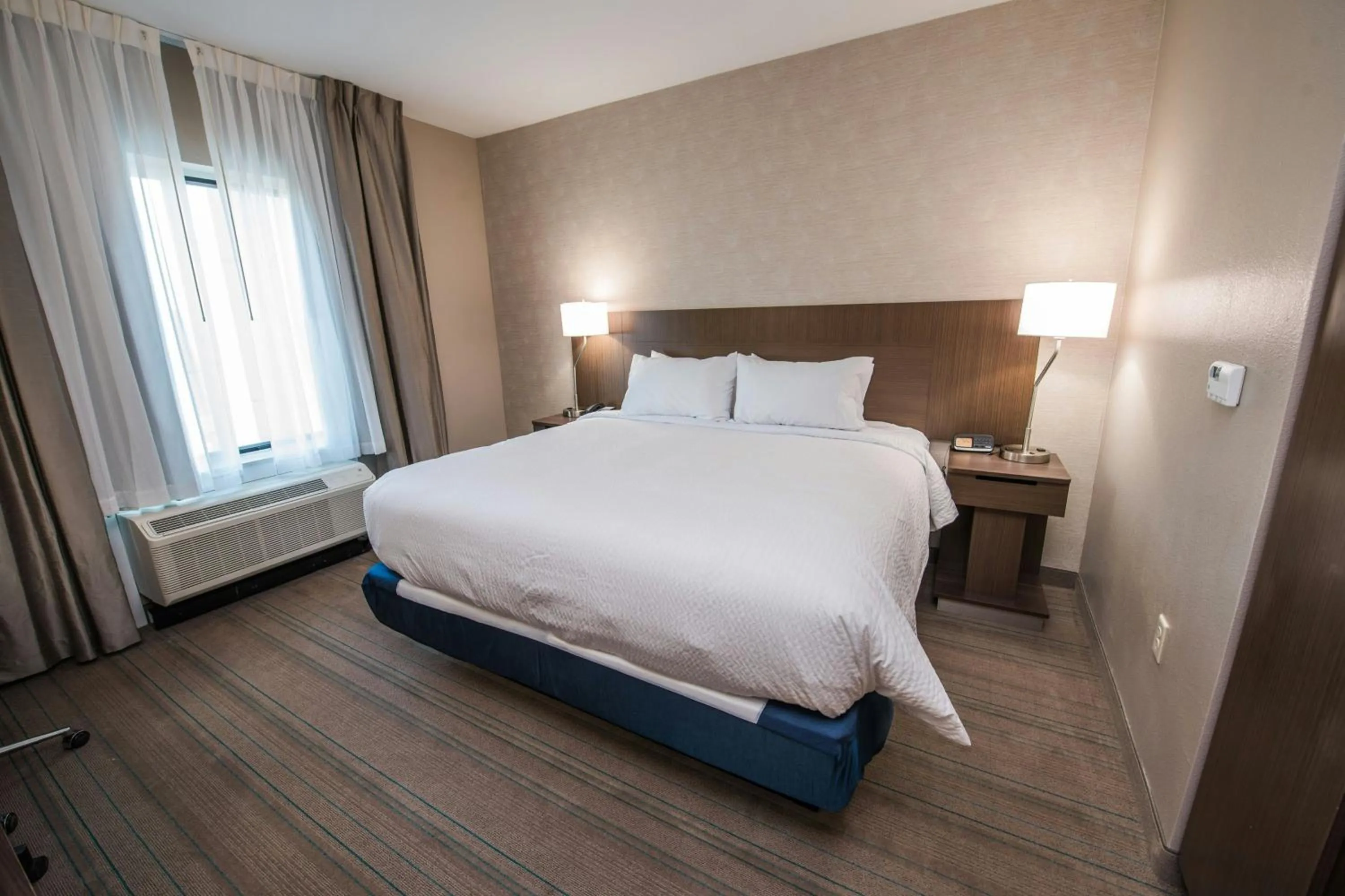 Photo of the whole room, Bed in Fairfield Inn & Suites by Marriott Huntsville