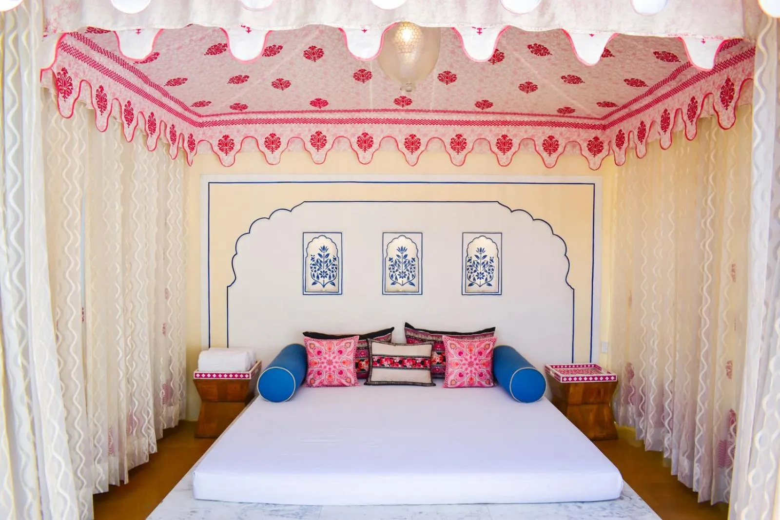 Patio, Bed in The Leela Palace Jaipur