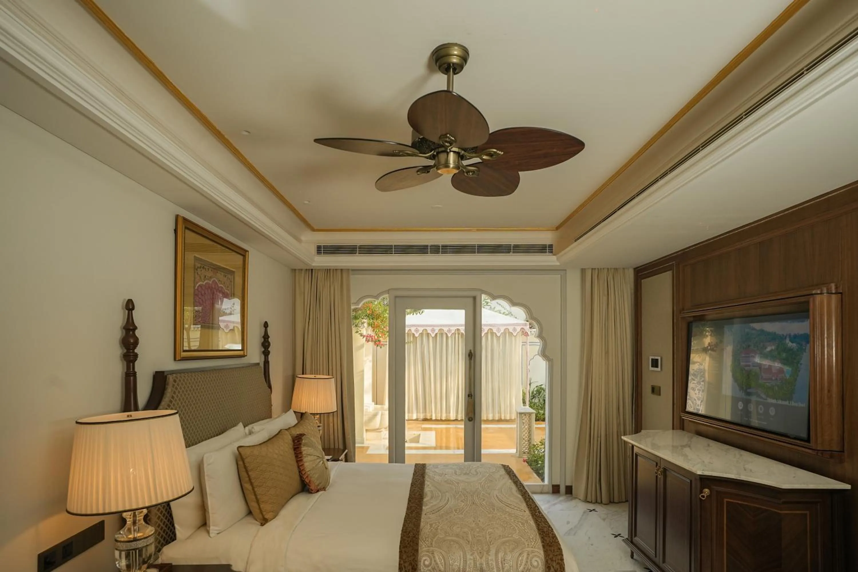 Bed in The Leela Palace Jaipur