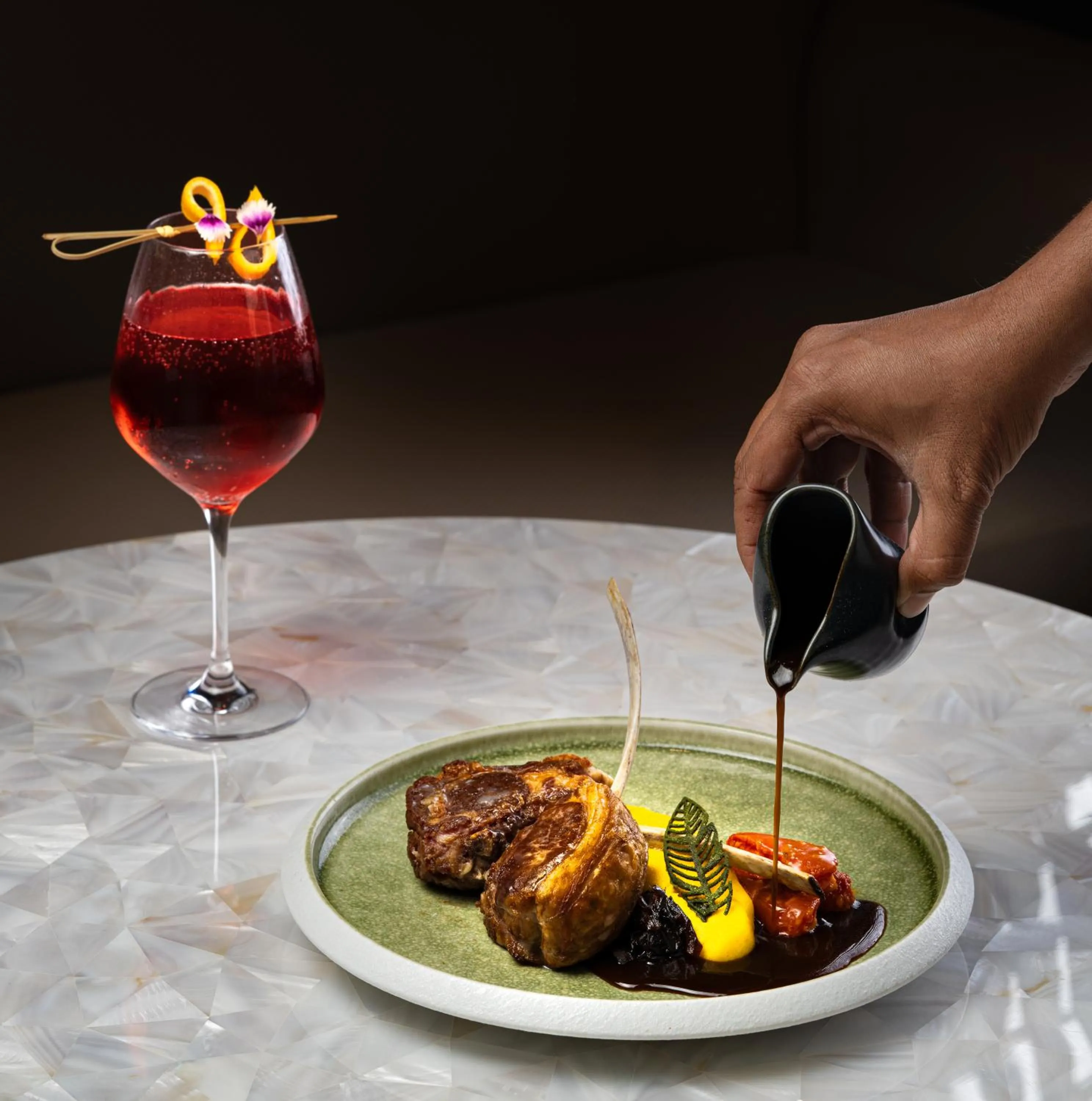 Lounge or bar in The Leela Palace Jaipur