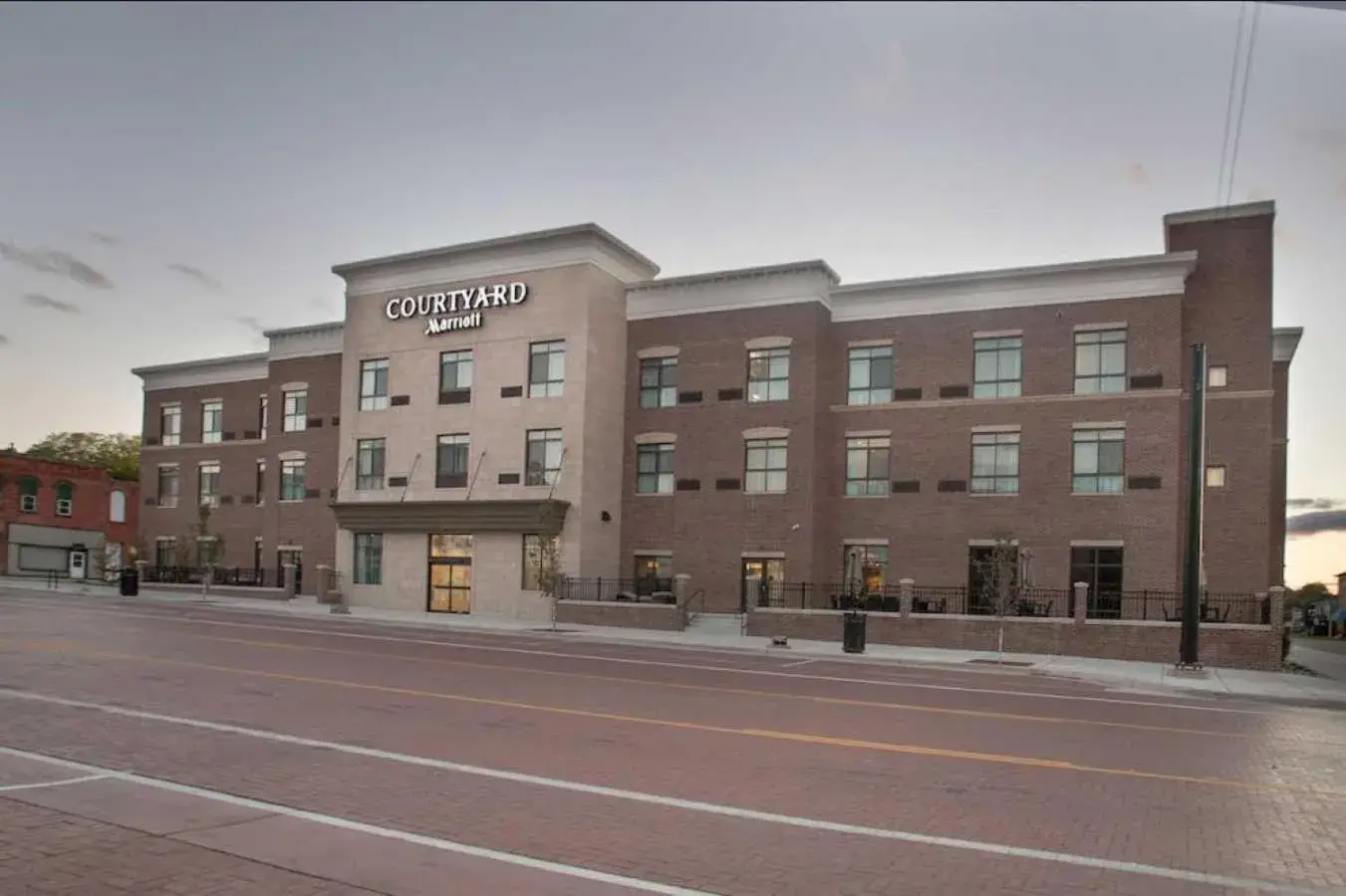 Property building in Courtyard by Marriott Albion Property building in Courtyard by Marriott Albion