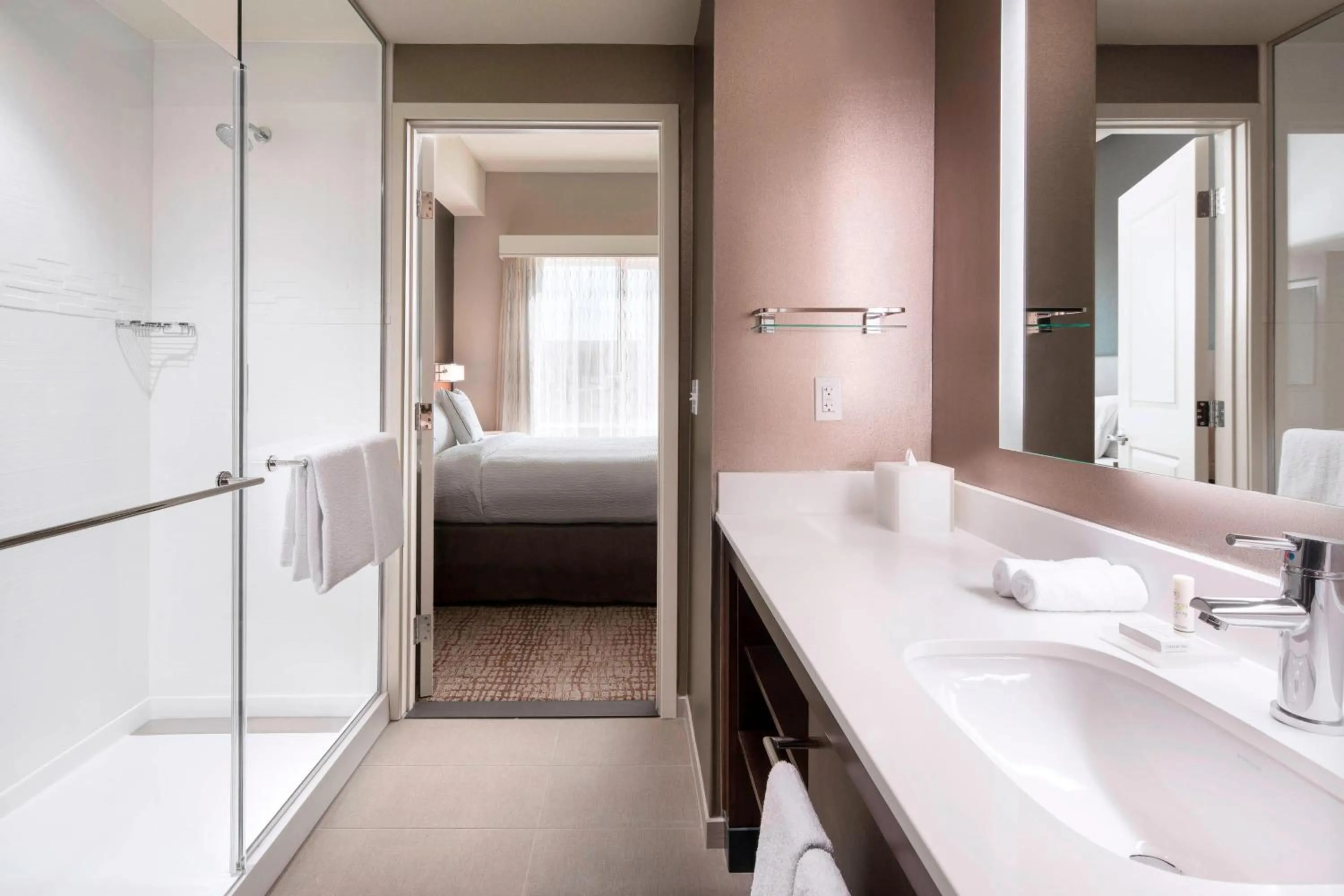 Bathroom, Bed in Residence Inn by Marriott Redwood City San Carlos