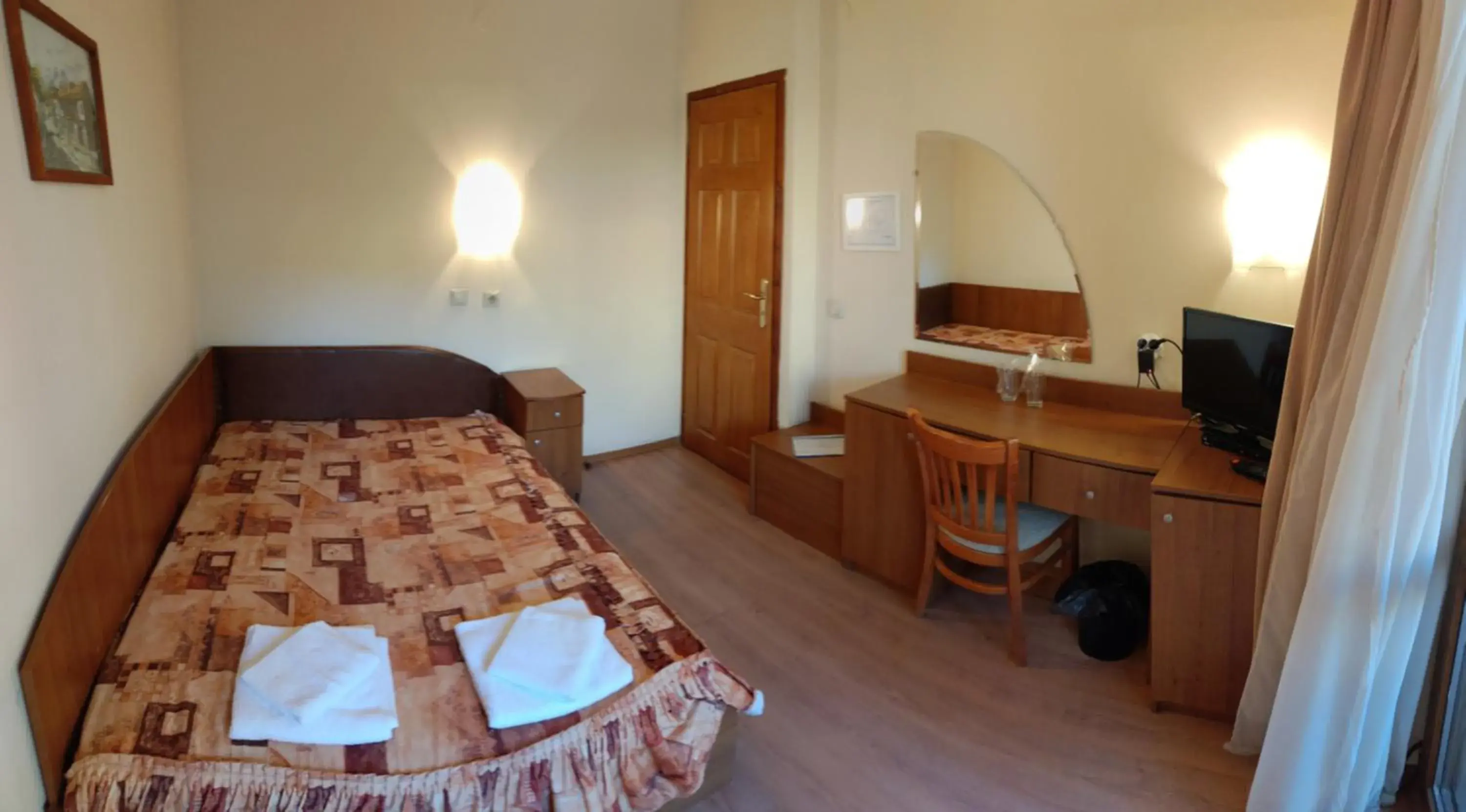 Deluxe Double Room with A/C and Terrace in Medic Hotel Deluxe Double Room with A/C and Terrace in Medic Hotel