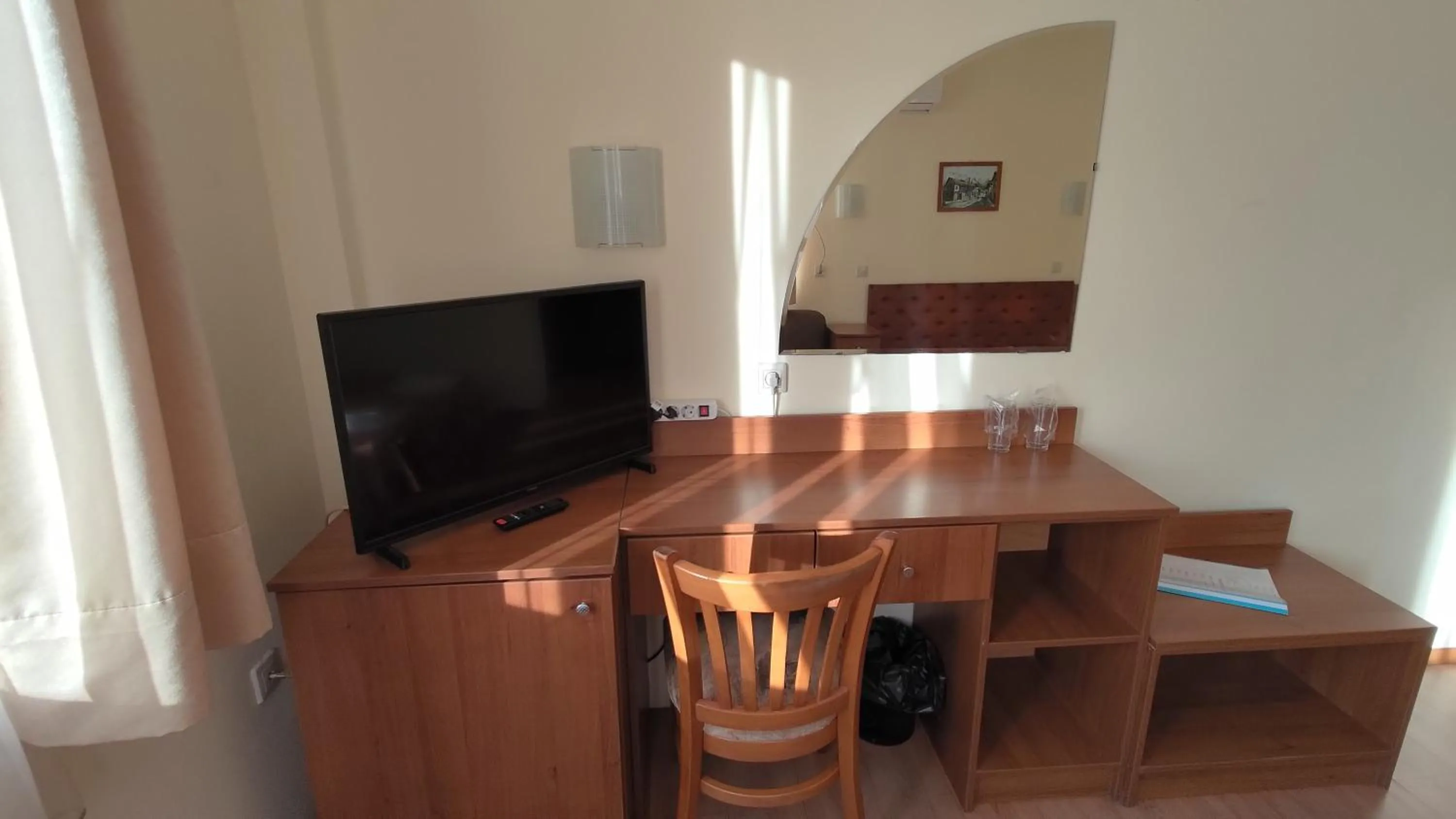 Deluxe Double Room with Air-Condition in Medic Hotel