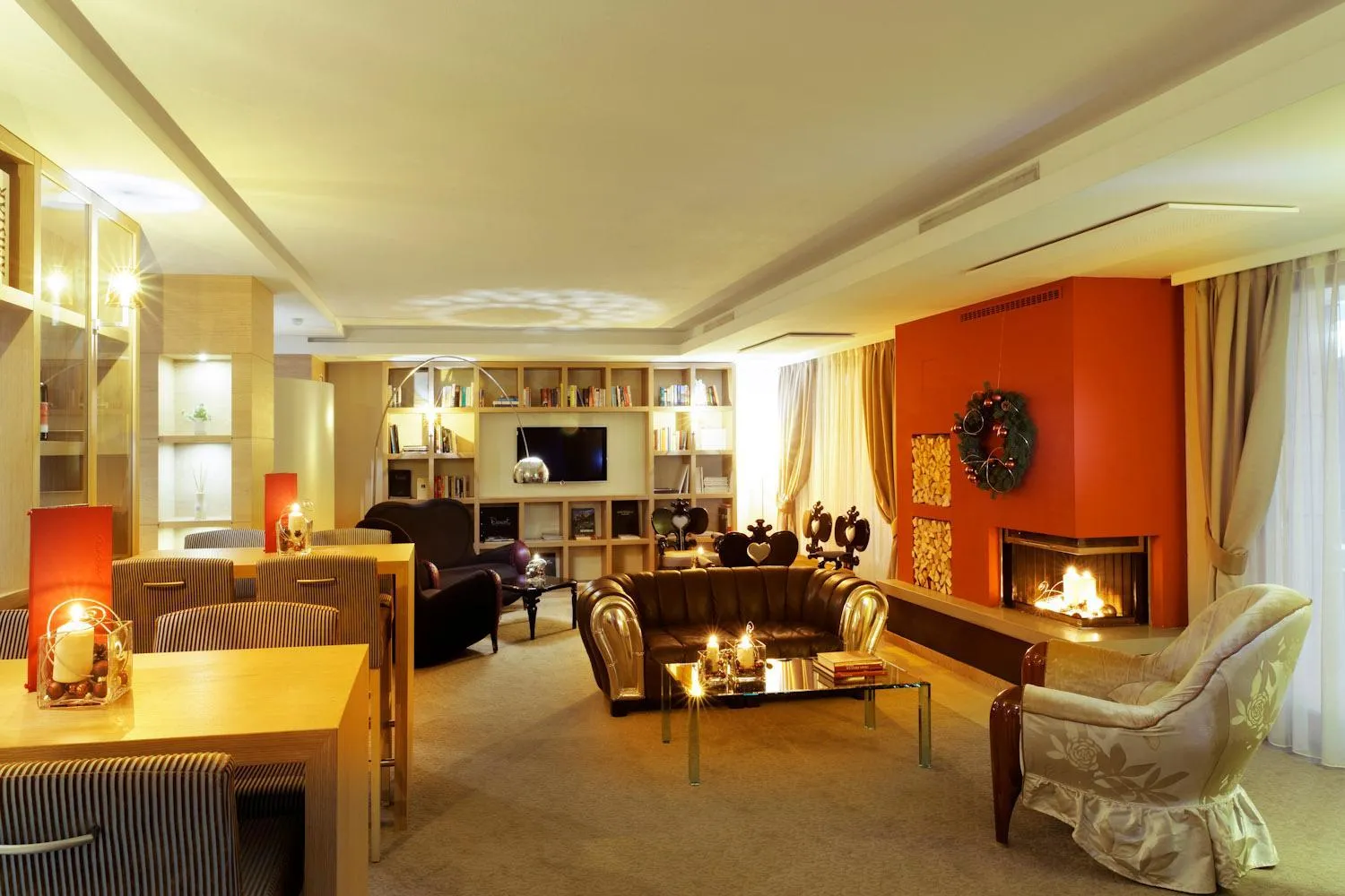 Communal lounge/ TV room in Art & Design Hotel Napura