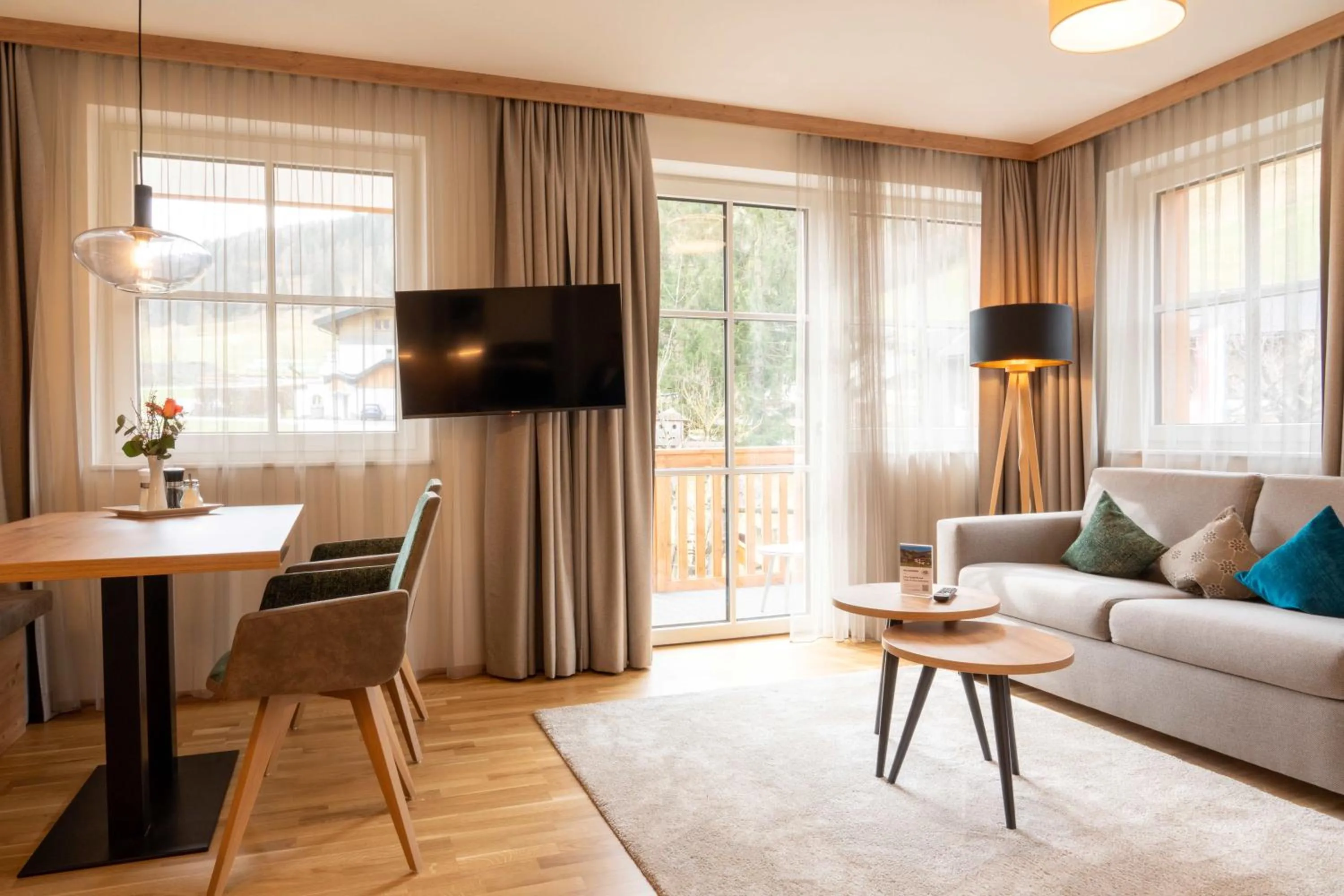 TV and multimedia, Seating Area in die UnterbergerIn