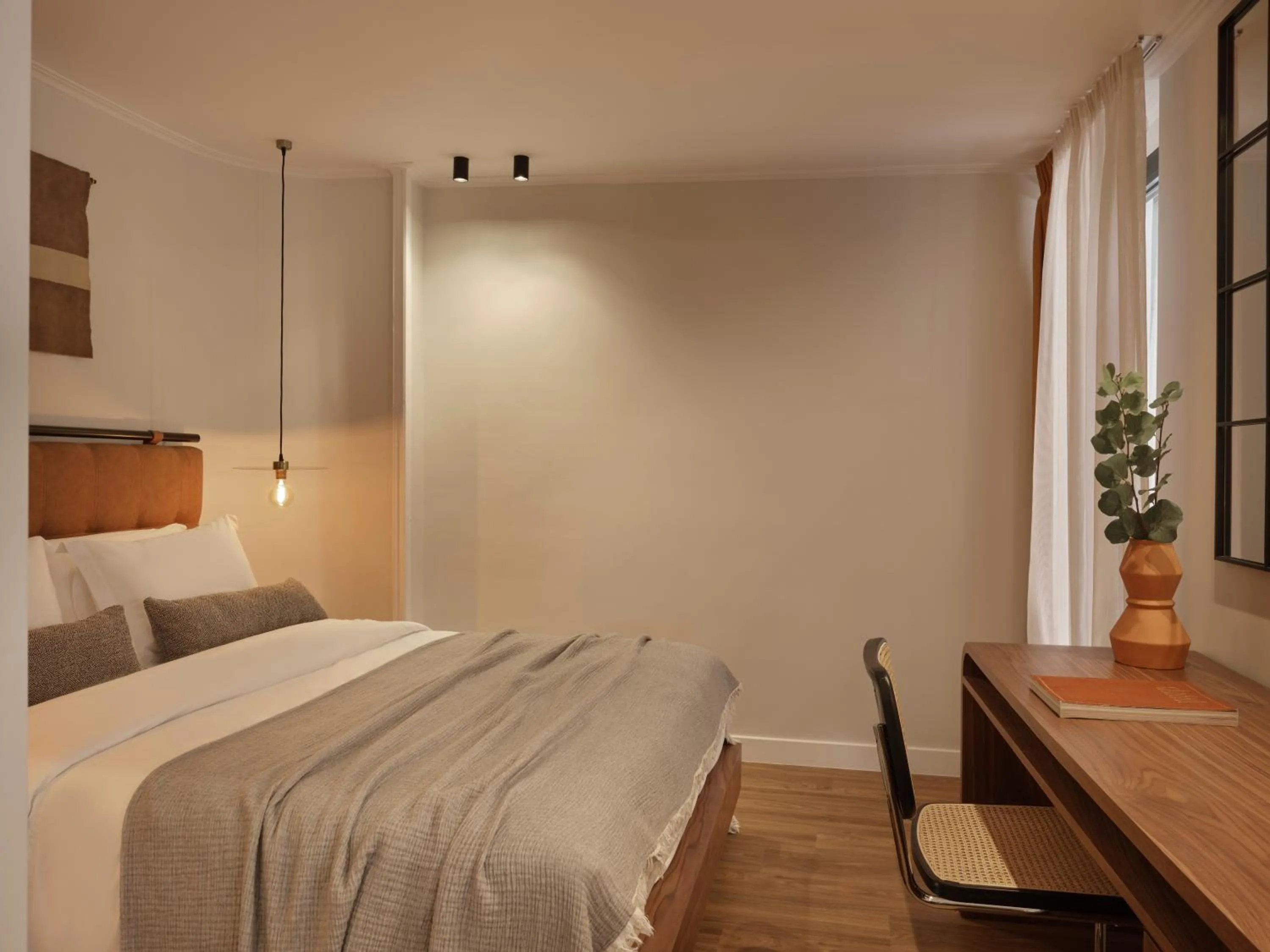 Bed in Athens Diamond Plus