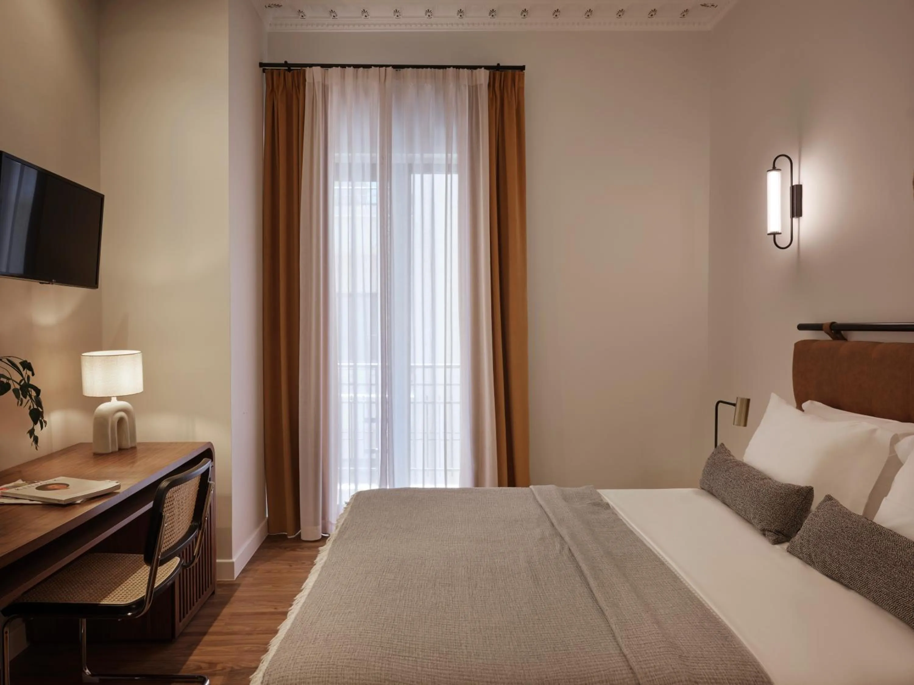 Bed in Athens Diamond Plus