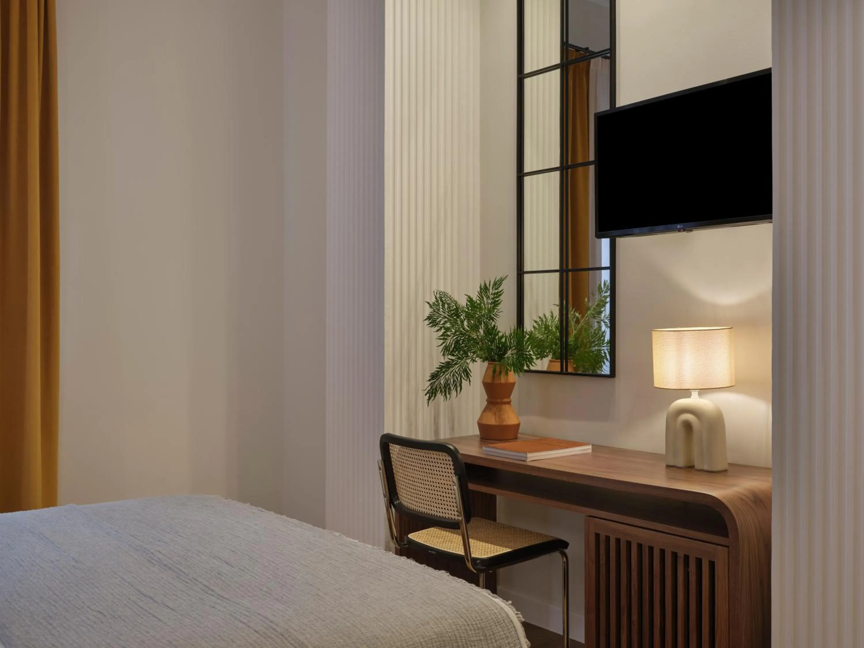 Bed in Athens Diamond Plus