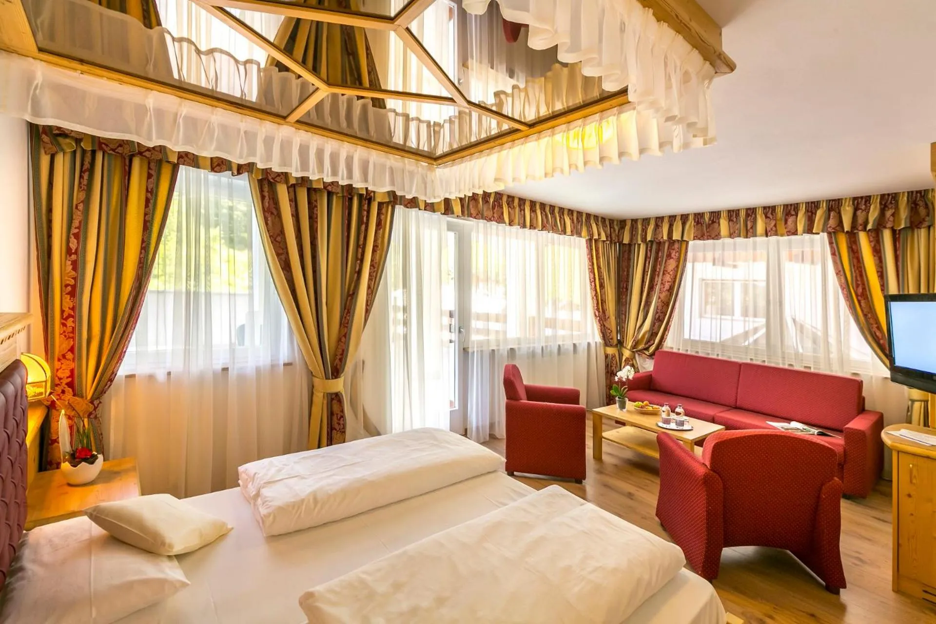 Photo of the whole room, Bed in Diamant Spa Resort