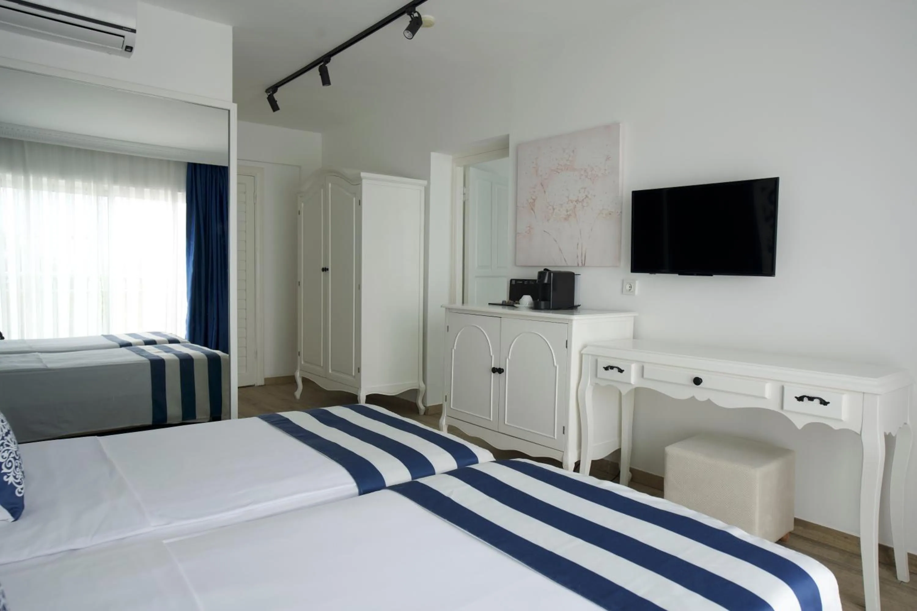 Photo of the whole room, Bed in Blue Dreams Resort Bodrum - Aquapark & Ultra All Inclusive