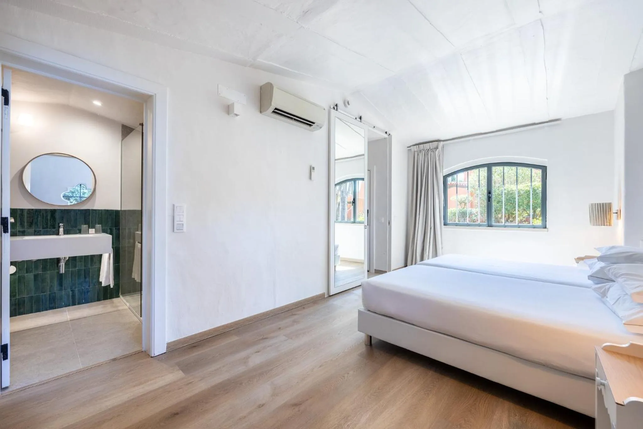 Photo of the whole room, Bed in Onyria Marinha Cascais, Vignette Collection by IHG