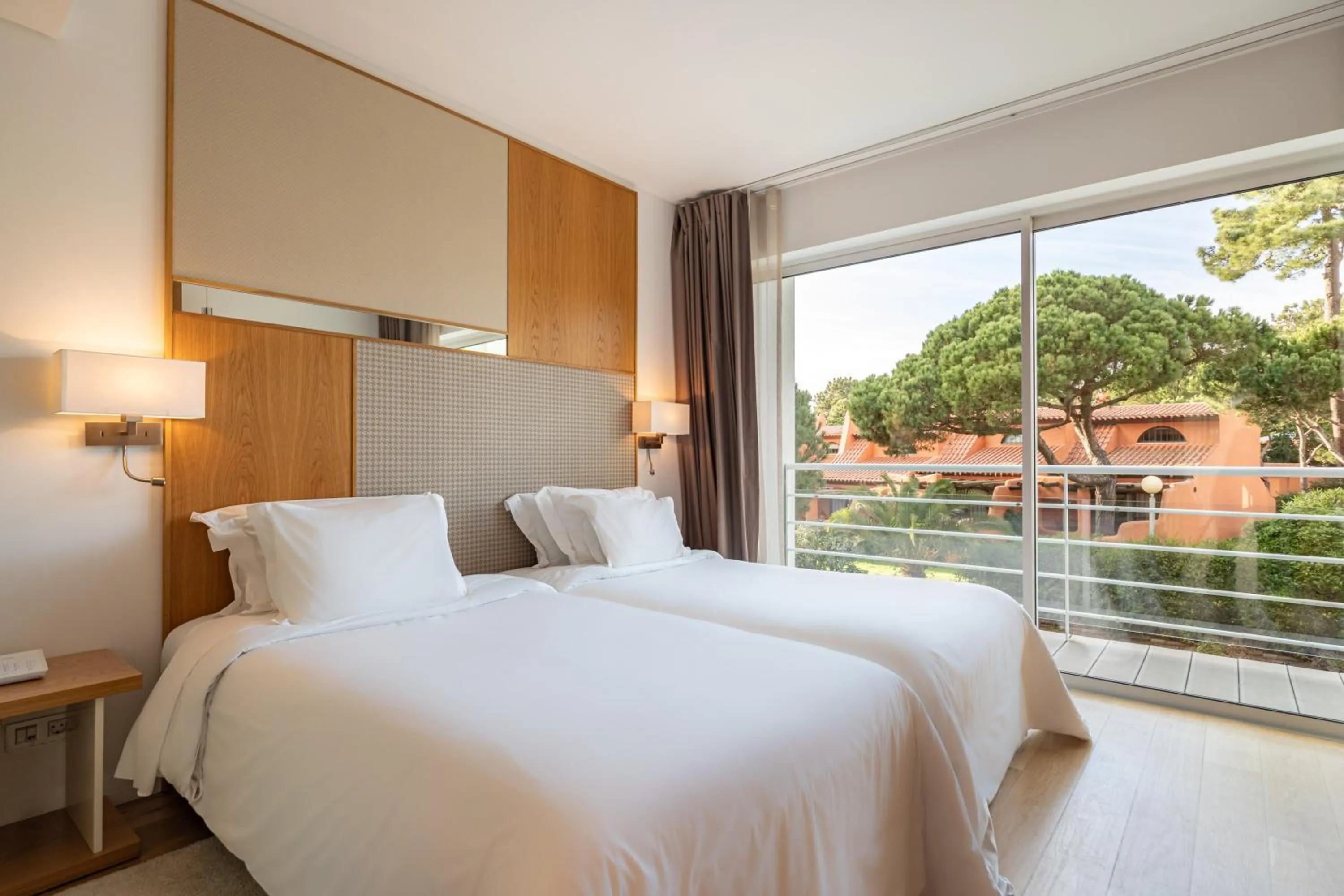 Photo of the whole room, Bed in Onyria Marinha Cascais, Vignette Collection by IHG