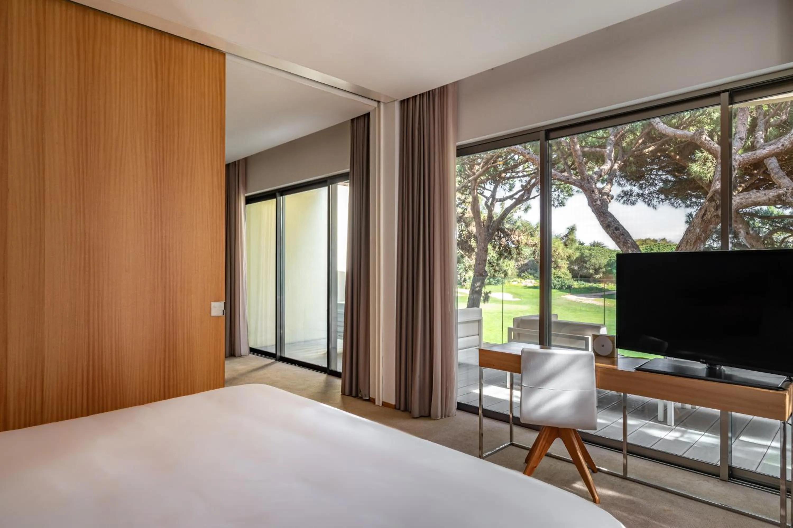 TV and multimedia, Bed in Onyria Marinha Cascais, Vignette Collection by IHG