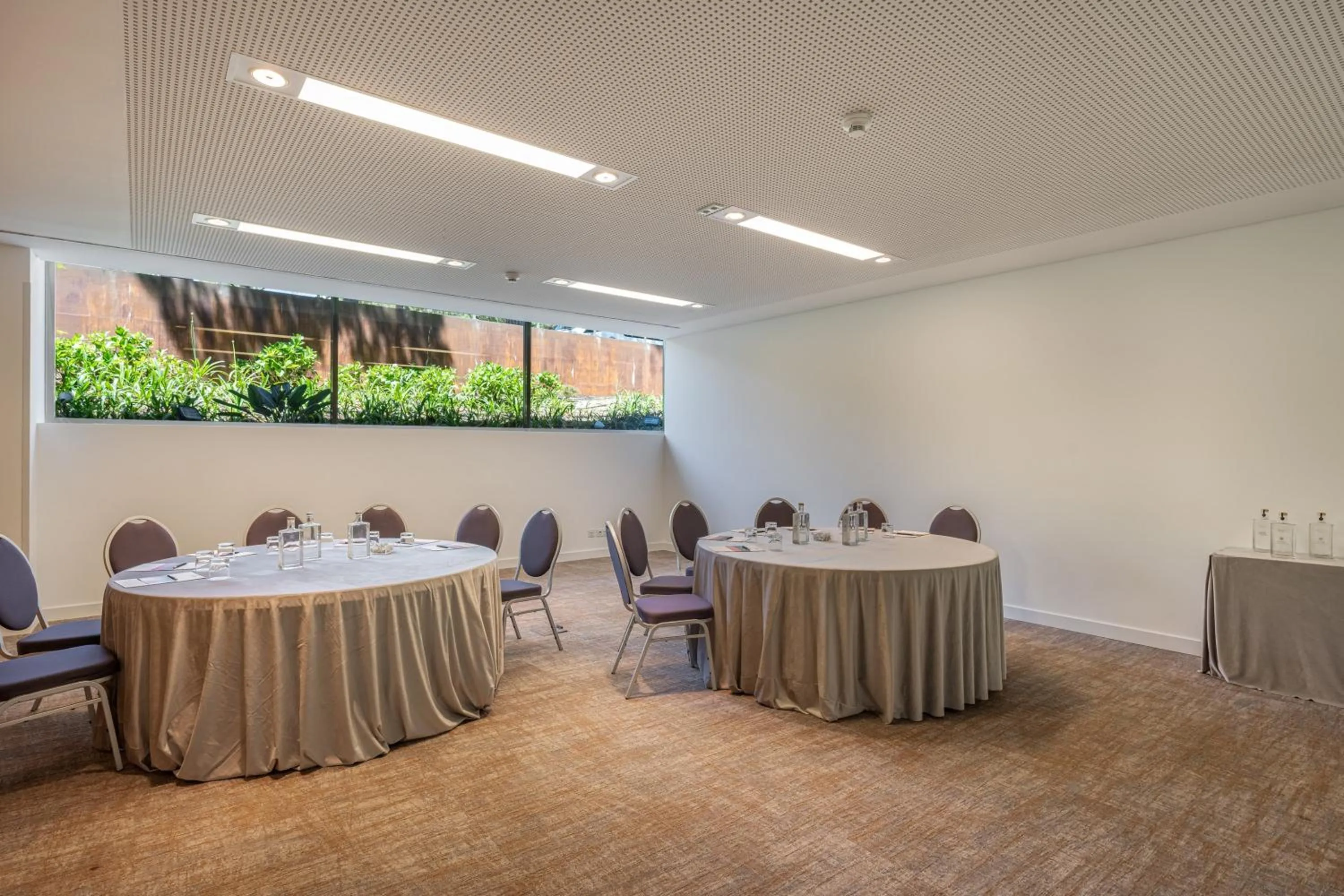 Meeting/conference room in Onyria Marinha Cascais, Vignette Collection by IHG