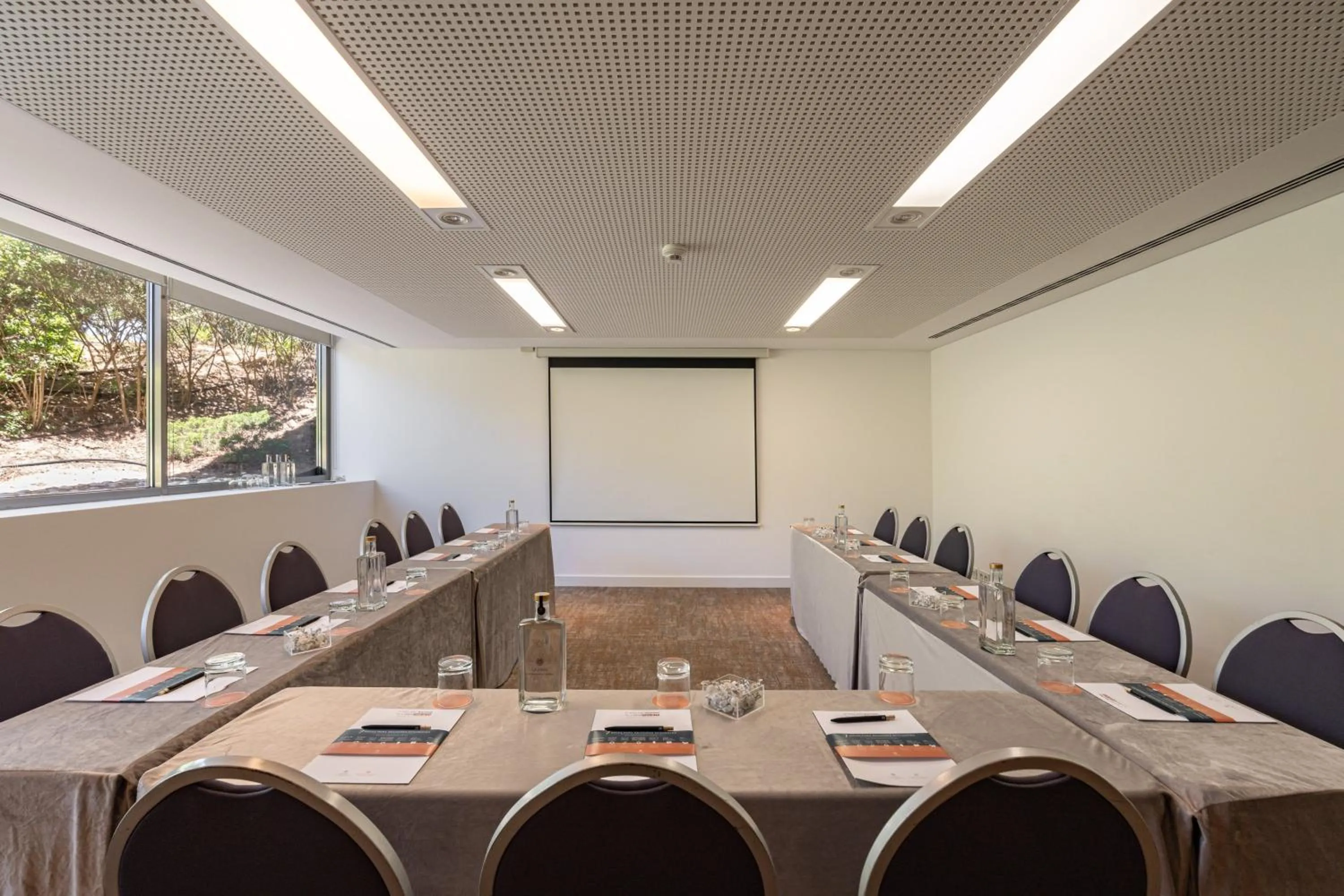 Meeting/conference room in Onyria Marinha Cascais, Vignette Collection by IHG