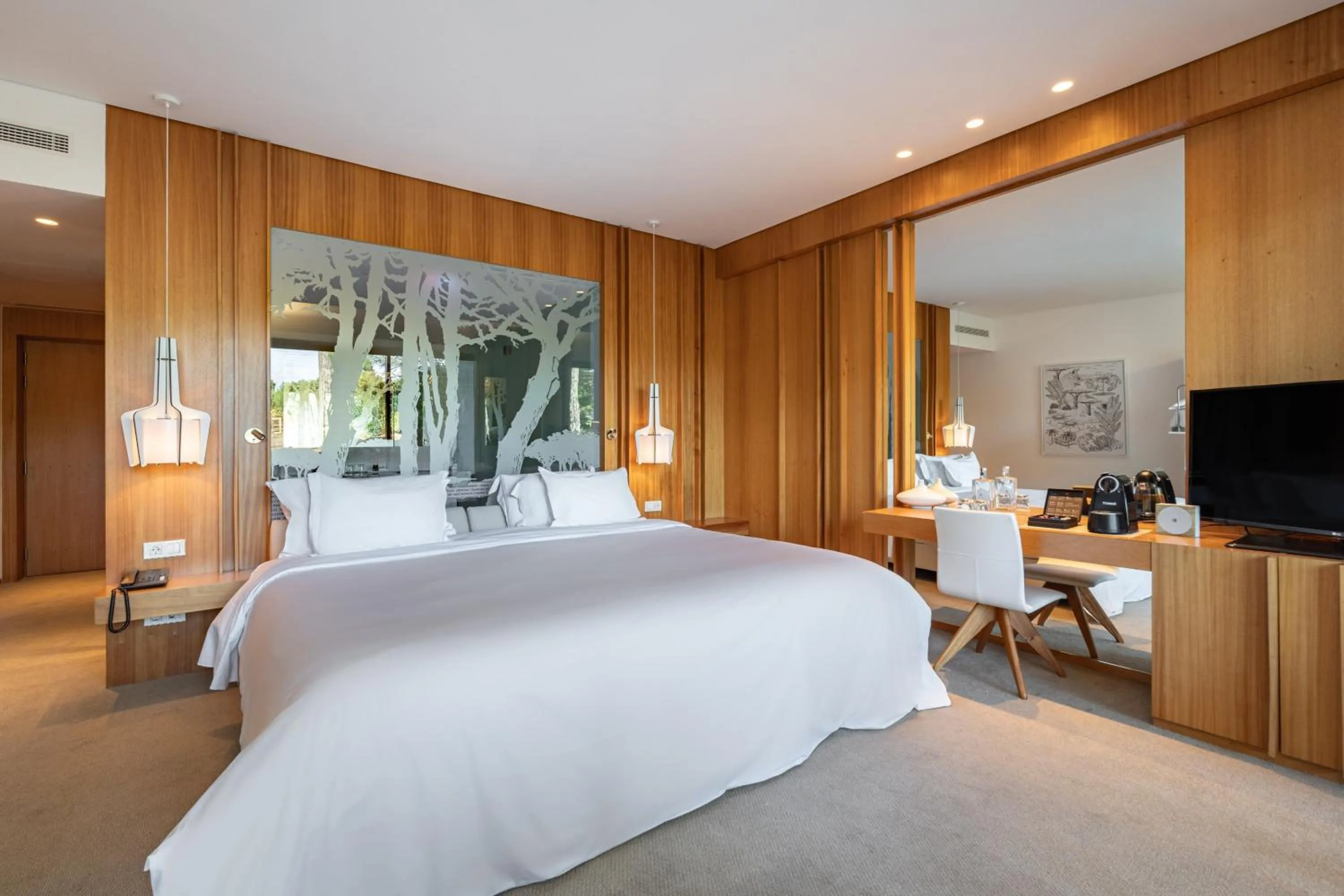 Photo of the whole room, Bed in Onyria Marinha Cascais, Vignette Collection by IHG