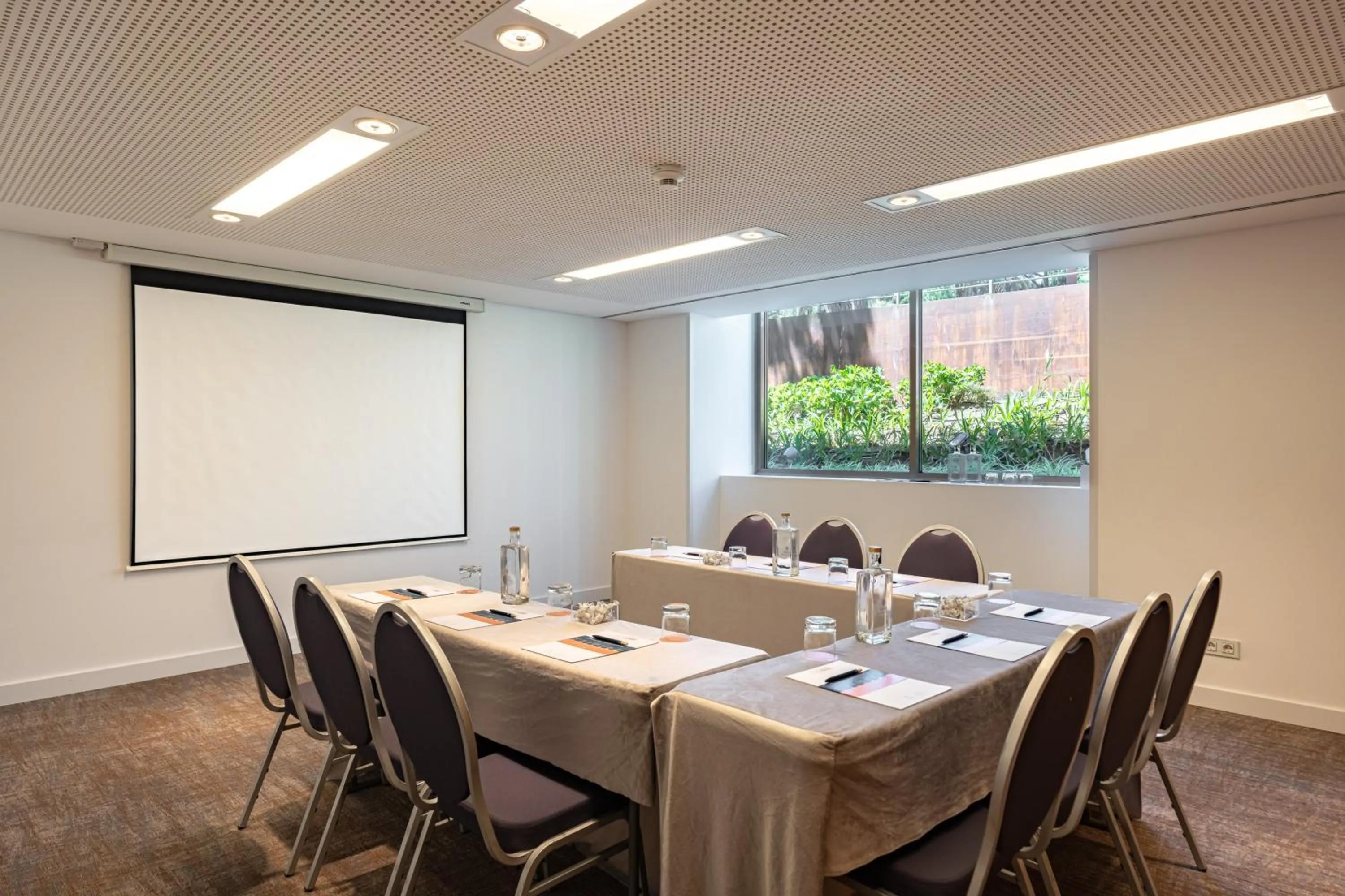 Meeting/conference room in Onyria Marinha Cascais, Vignette Collection by IHG