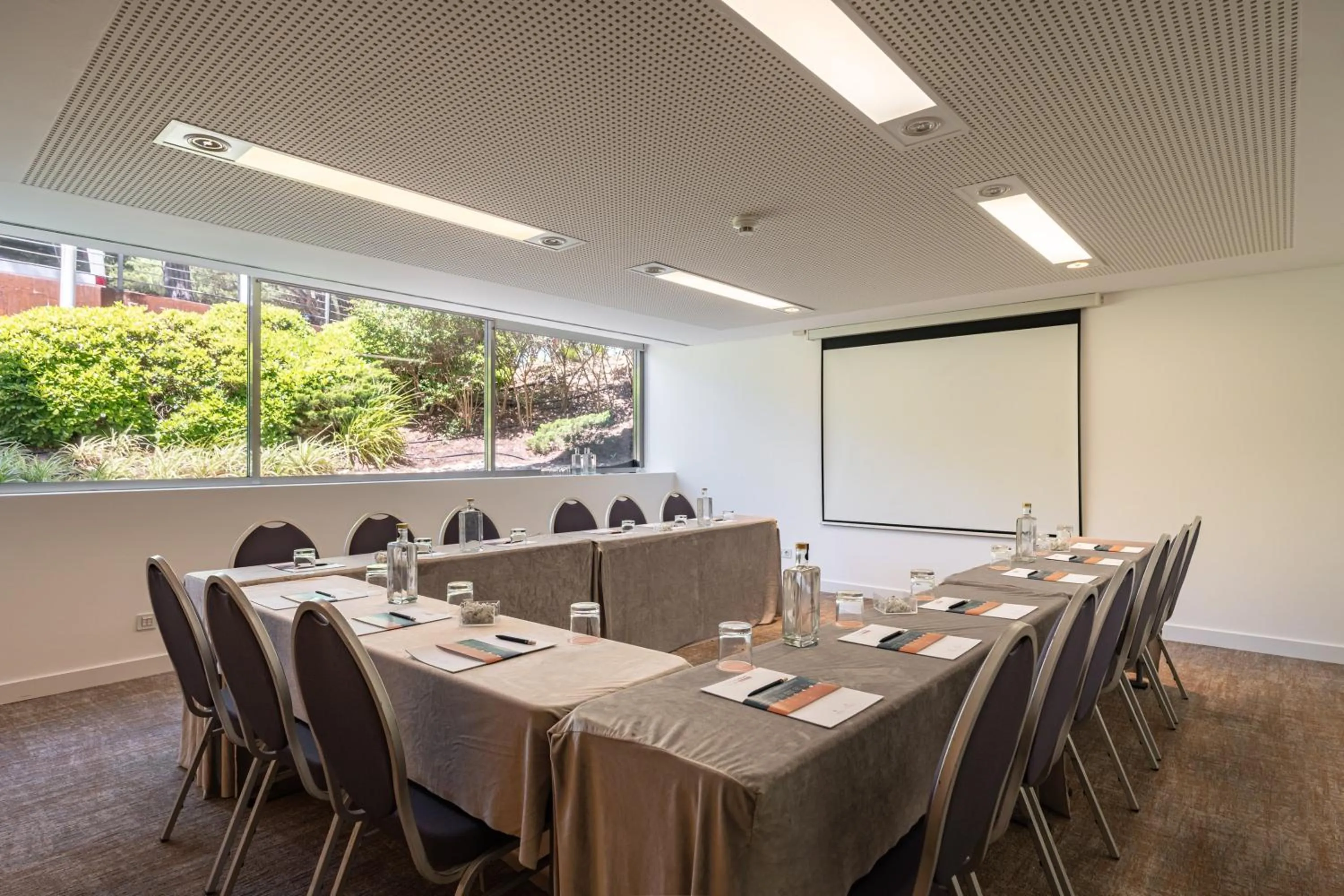 Meeting/conference room in Onyria Marinha Cascais, Vignette Collection by IHG