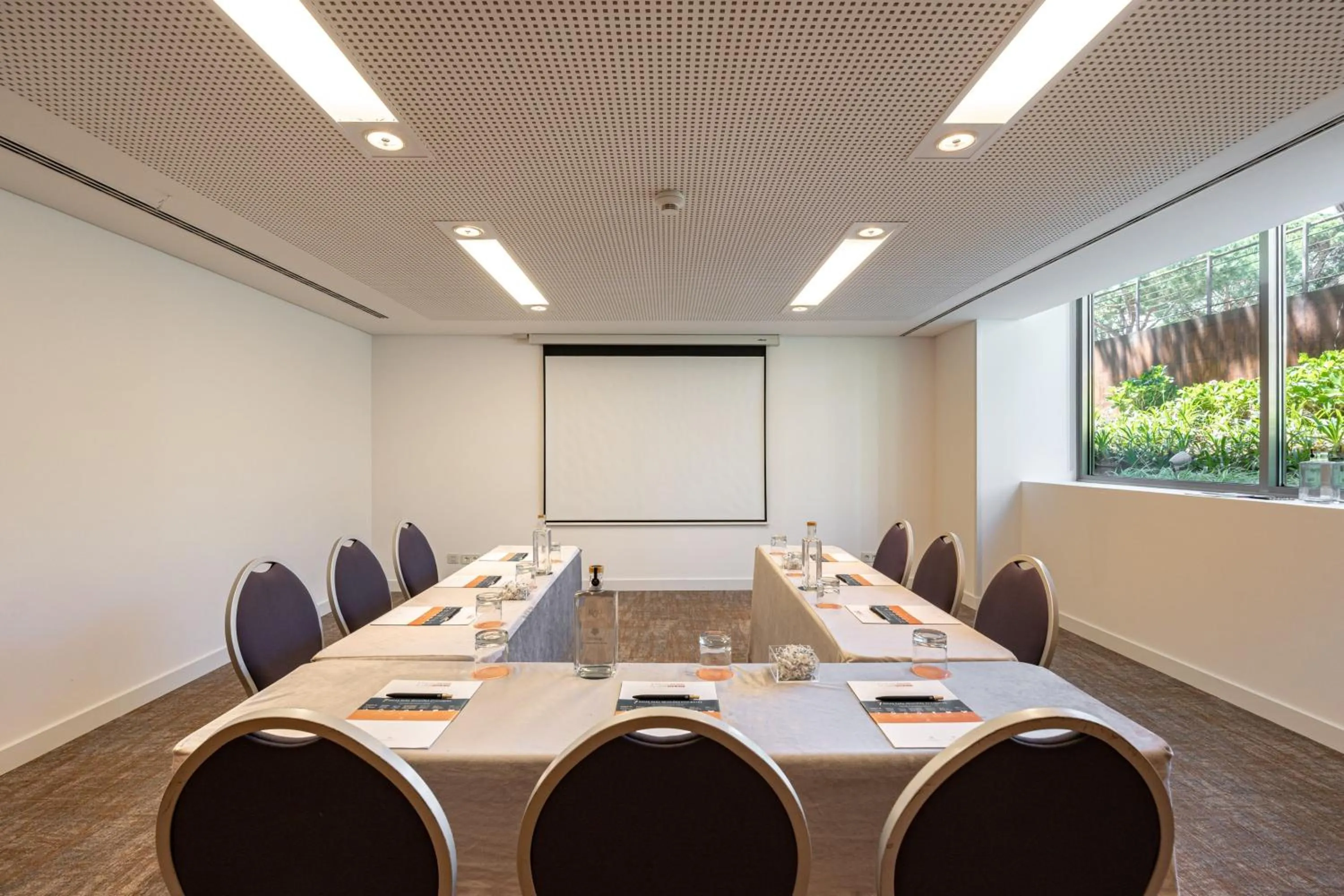 Meeting/conference room in Onyria Marinha Cascais, Vignette Collection by IHG