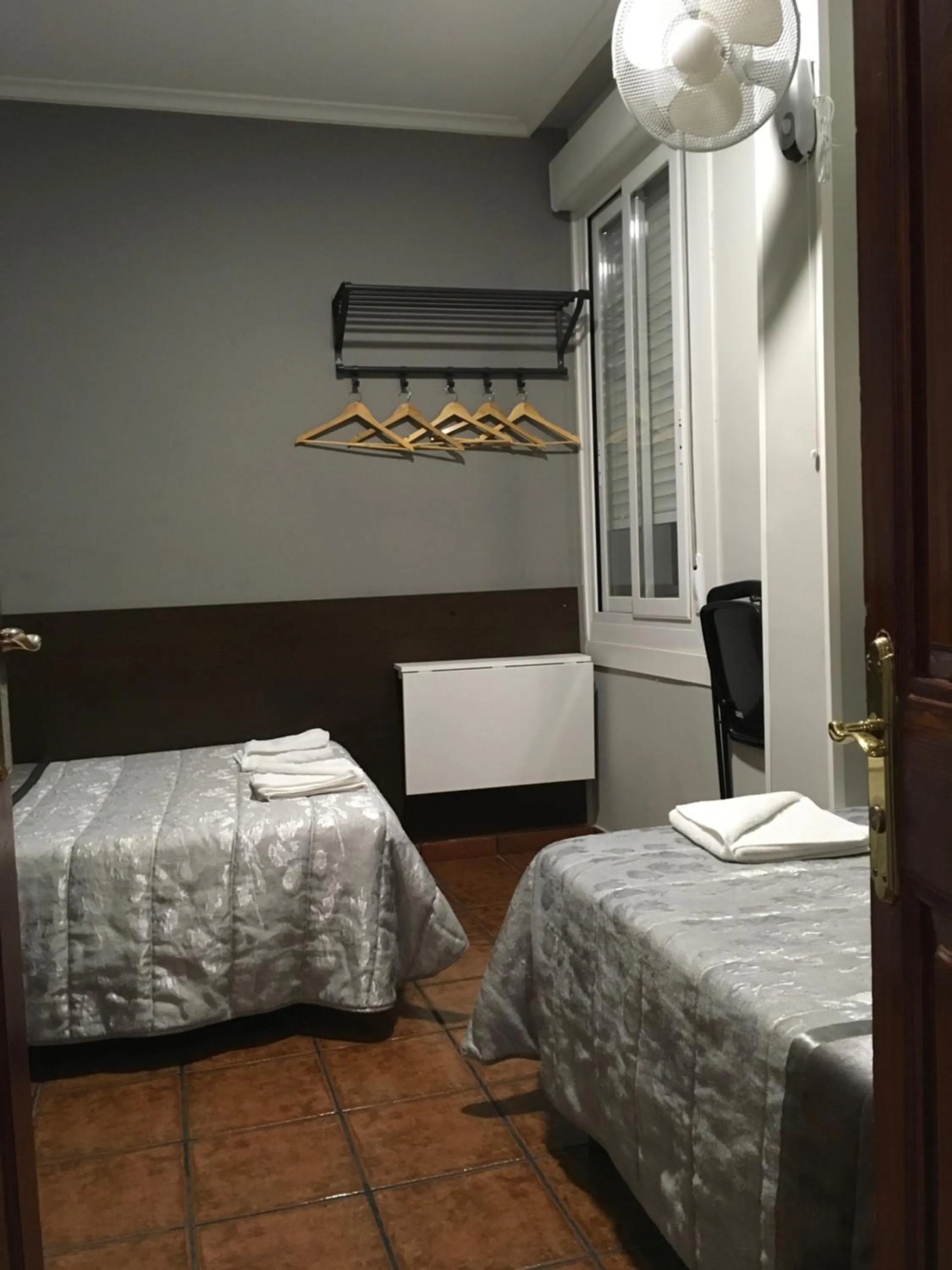 Bed in Pensión La Bilbaina - Albergue Logroño