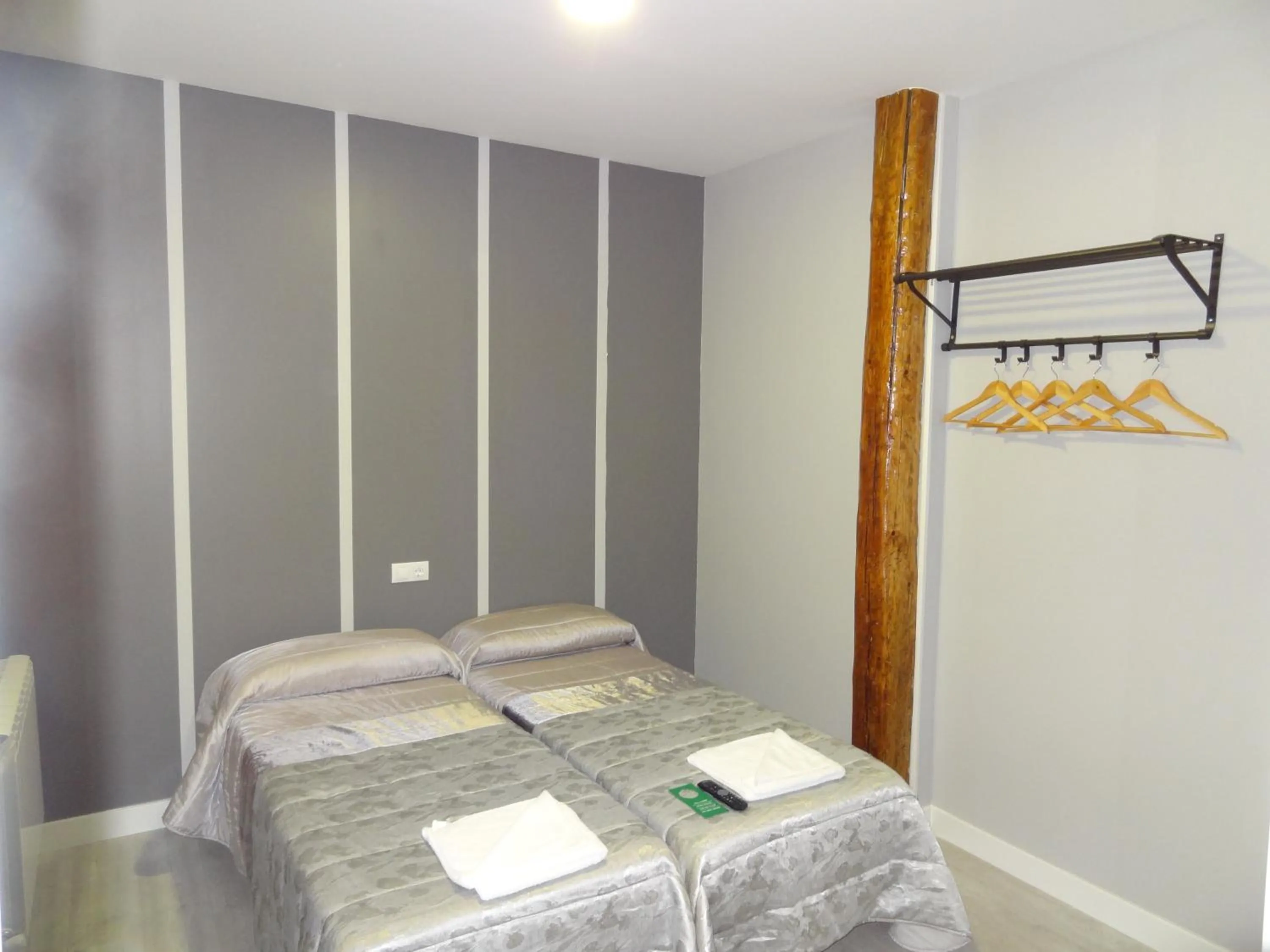 Bedroom, Bed in Pensión La Bilbaina - Albergue Logroño