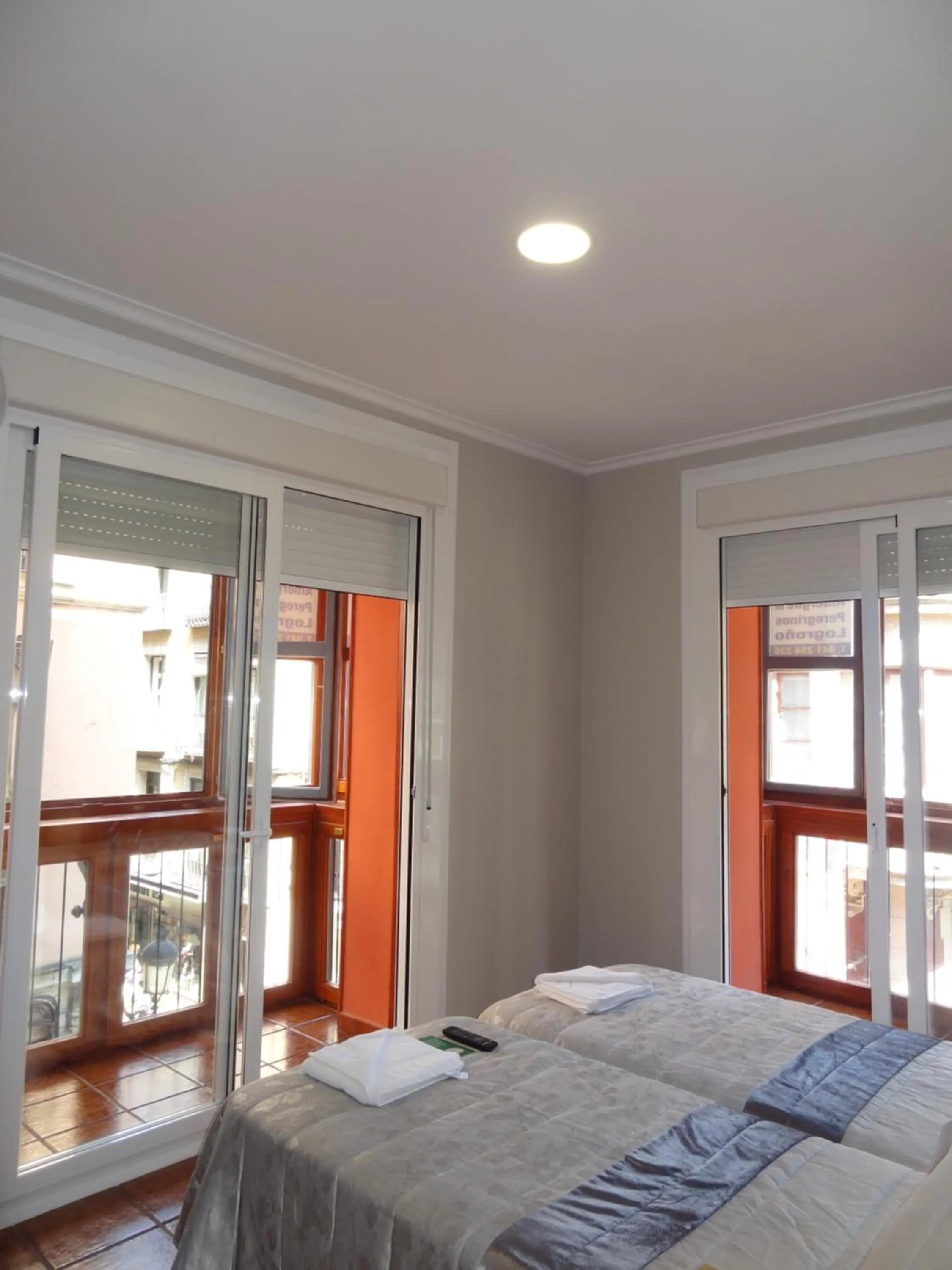 Bed in Pensión La Bilbaina - Albergue Logroño