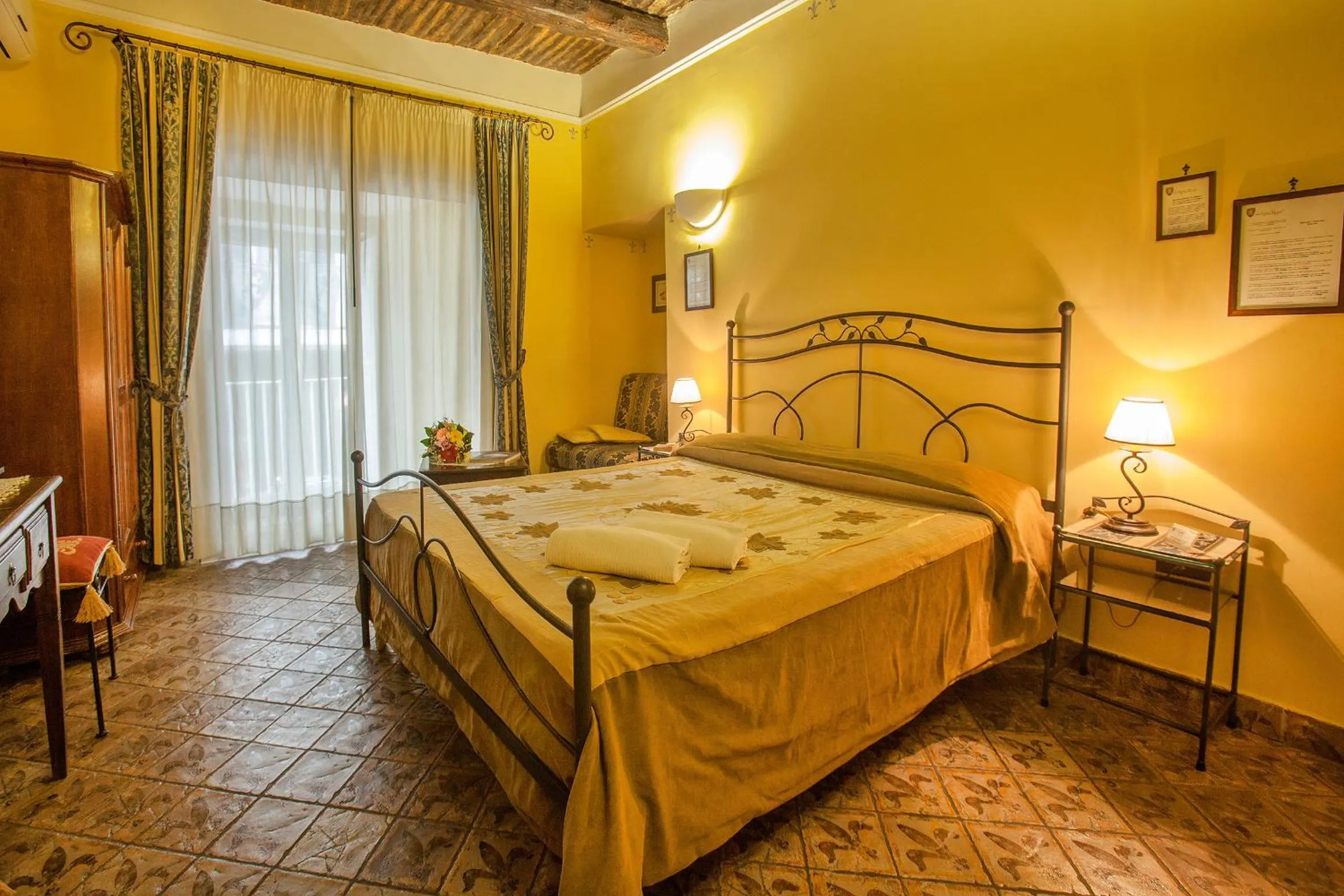 Photo of the whole room, Bed in B&B L'Alloggio Dei Vassalli