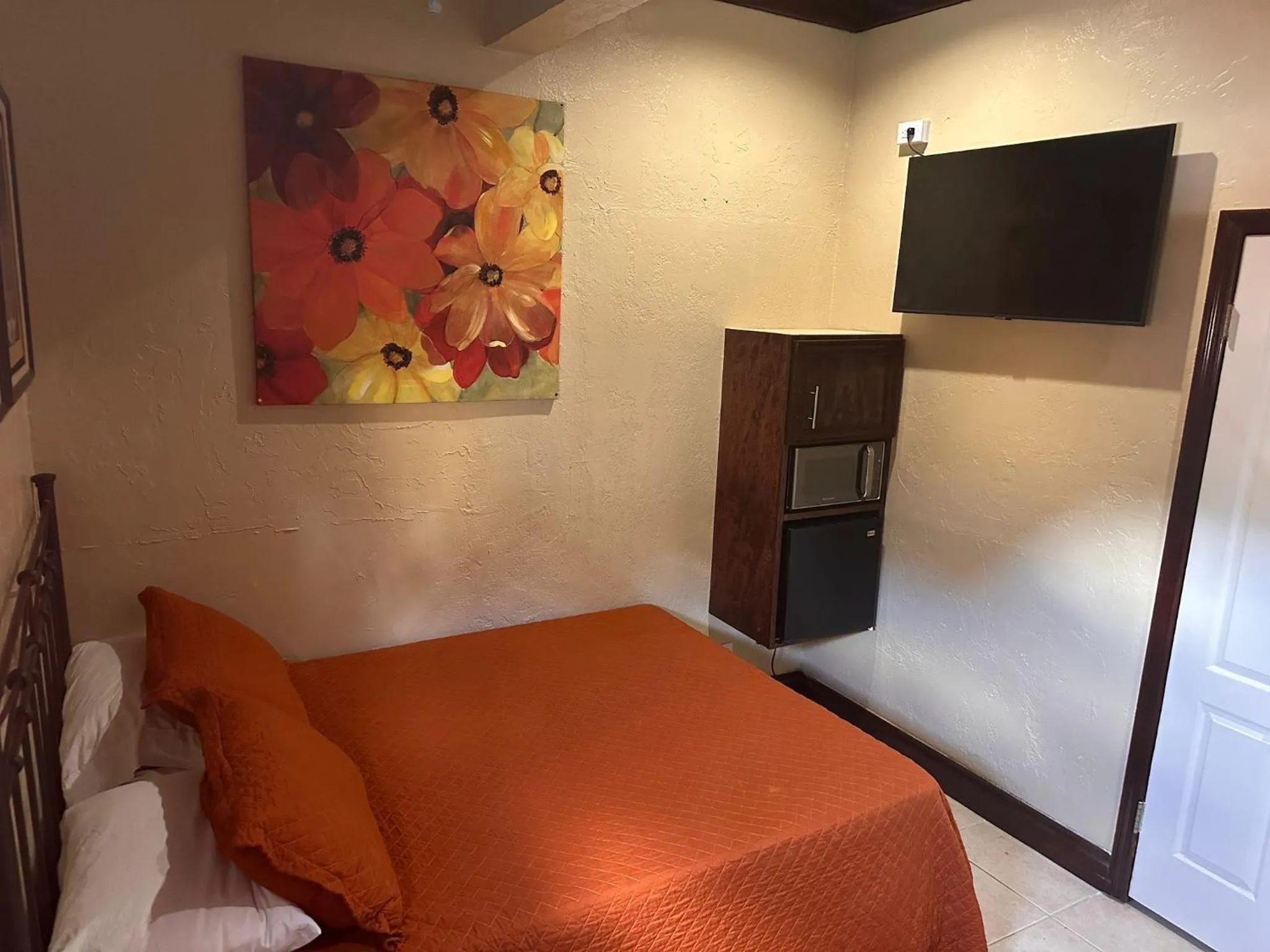 Bed in Brownstone Guesthouses