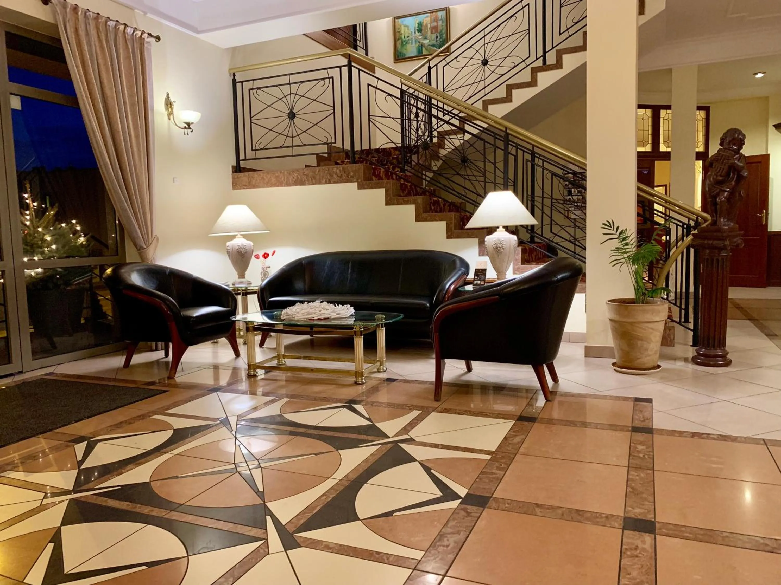 Lobby or reception in Titanic